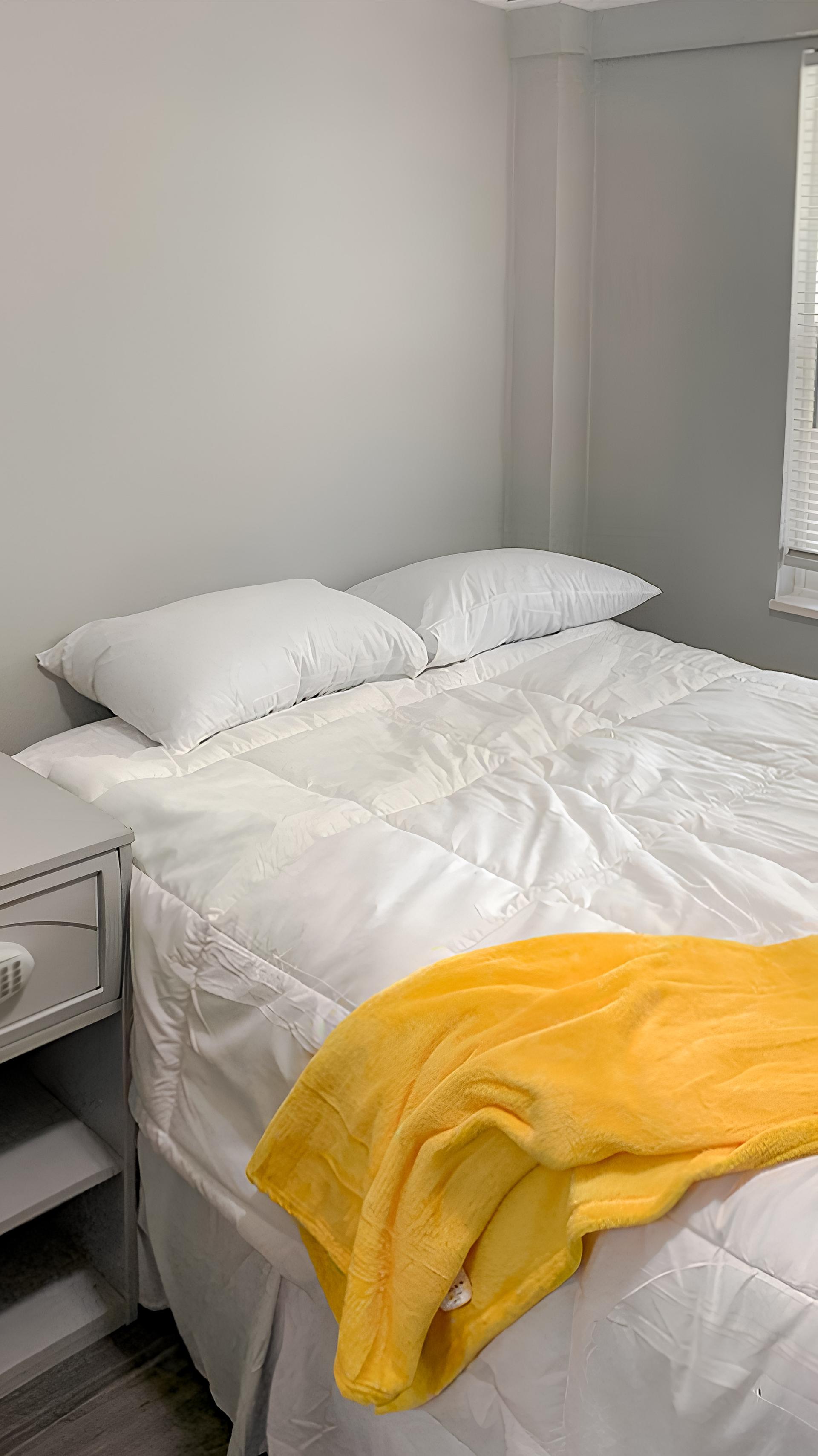 bedroom, detected: bed, window blind