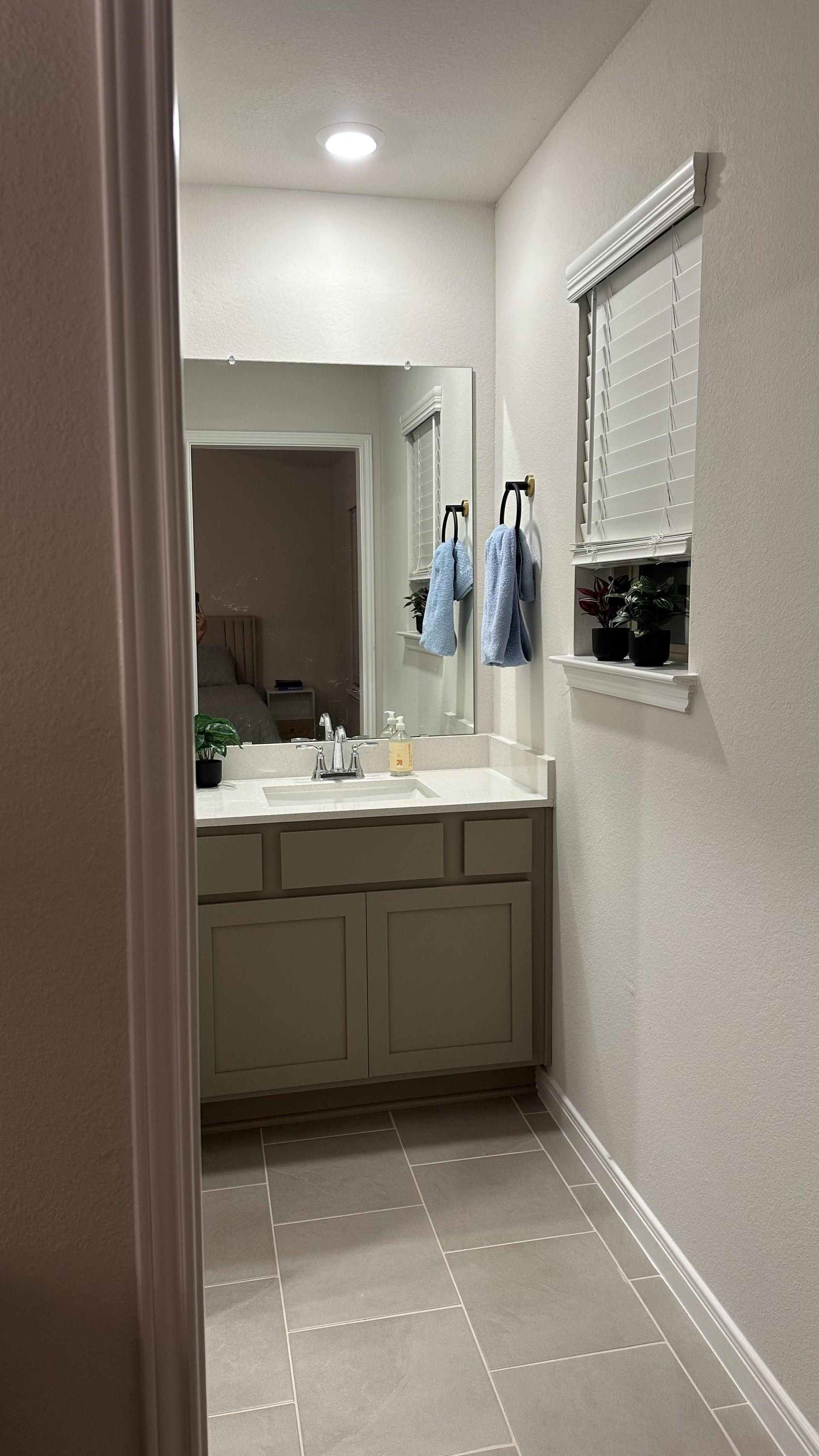 private sink in room