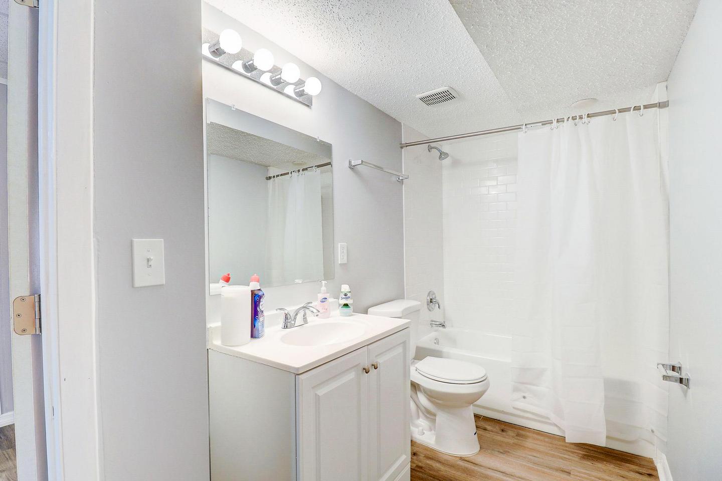 Bathroom(s)