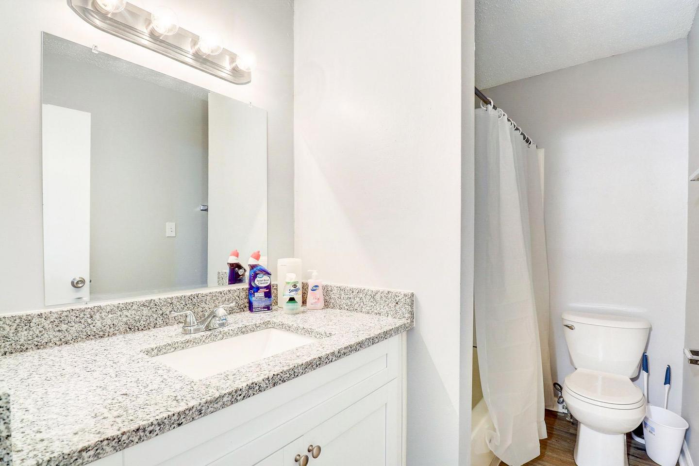 Bathroom(s)