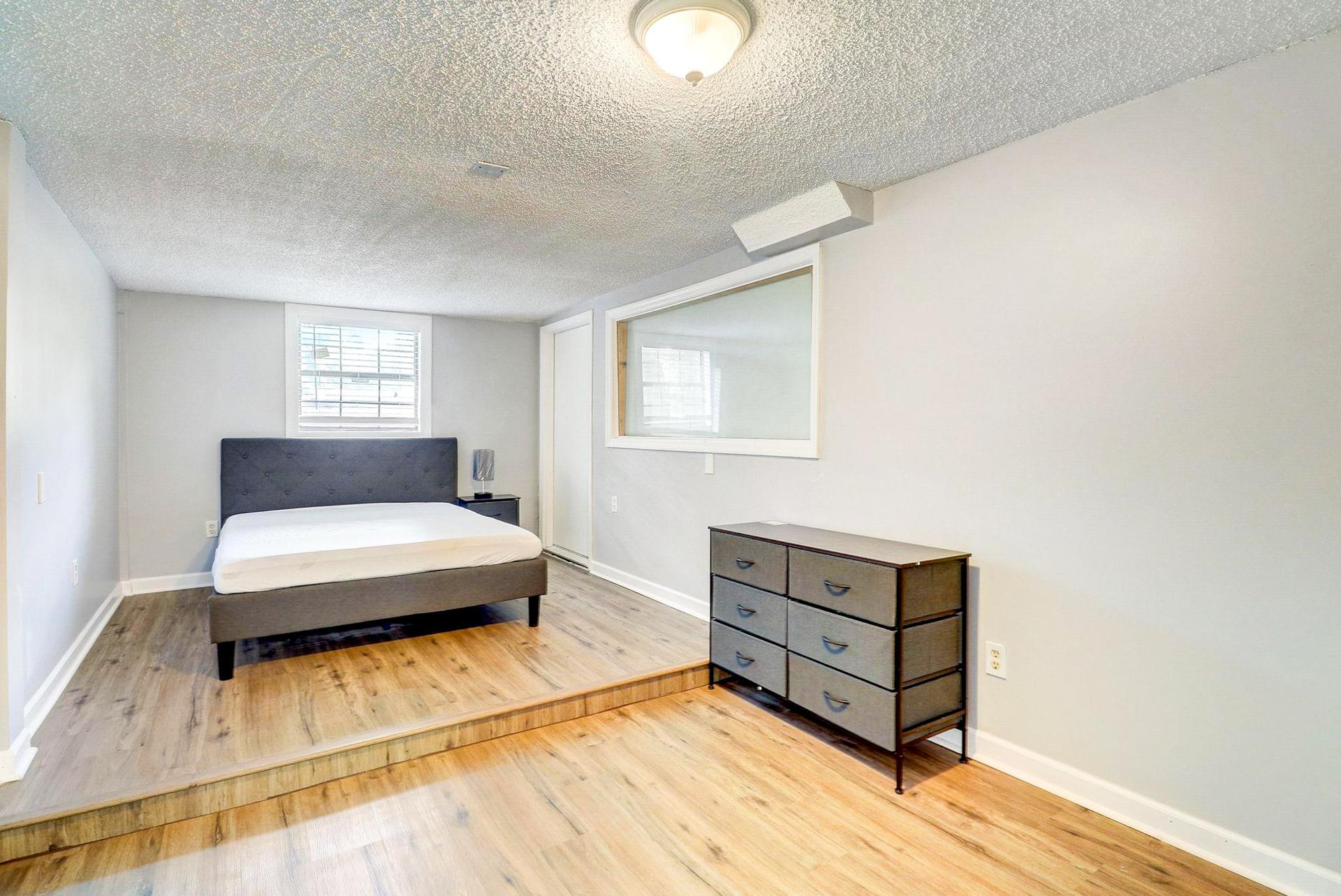 bedroom, detected:bed, window blind