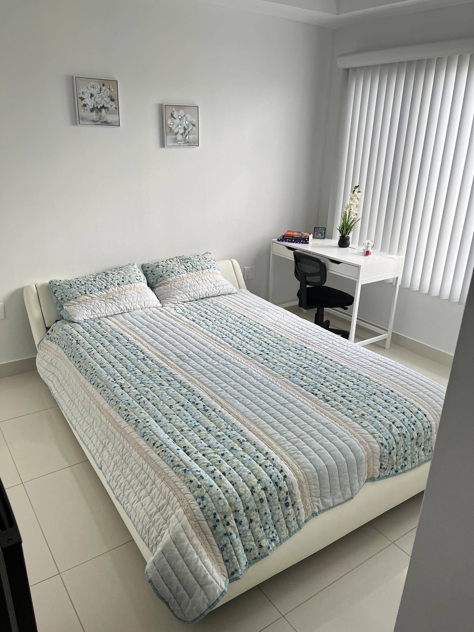 Room with Queen Bed