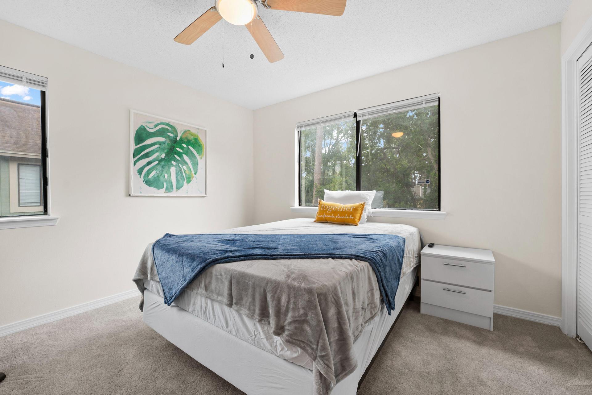 Queen bed with shared hallway bath