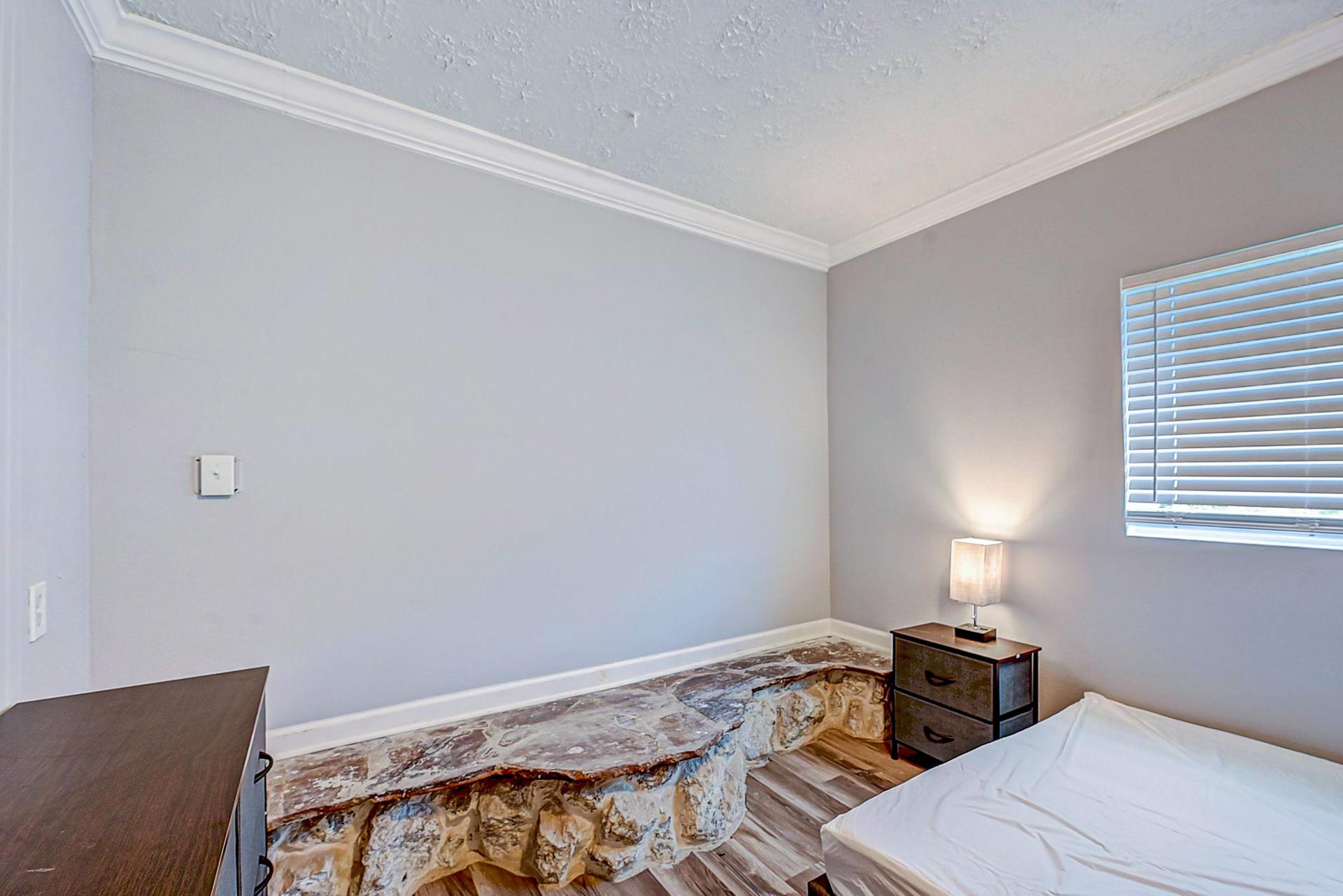 bedroom, detected:window blind, bed