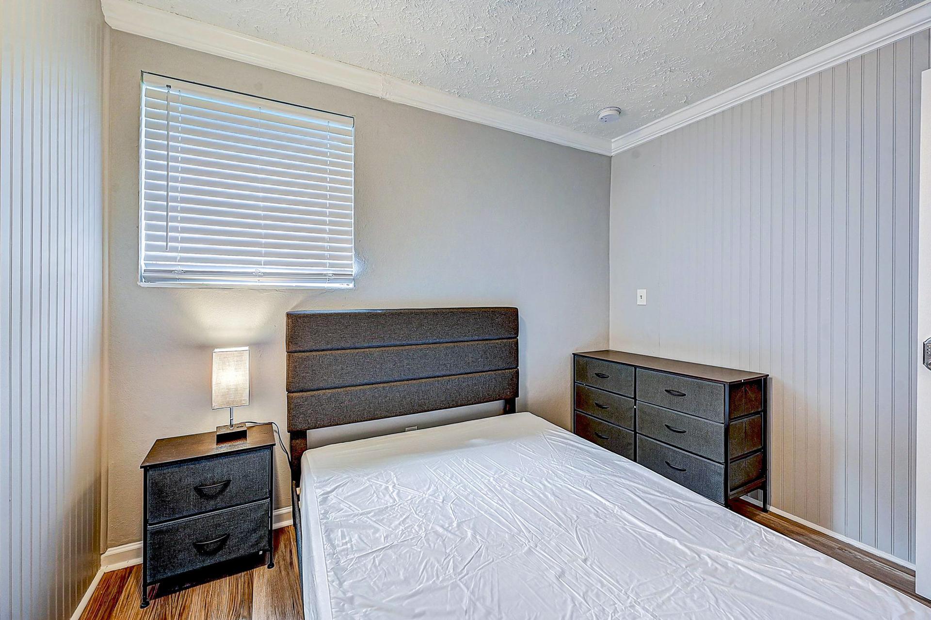 bedroom, detected:bed, window blind