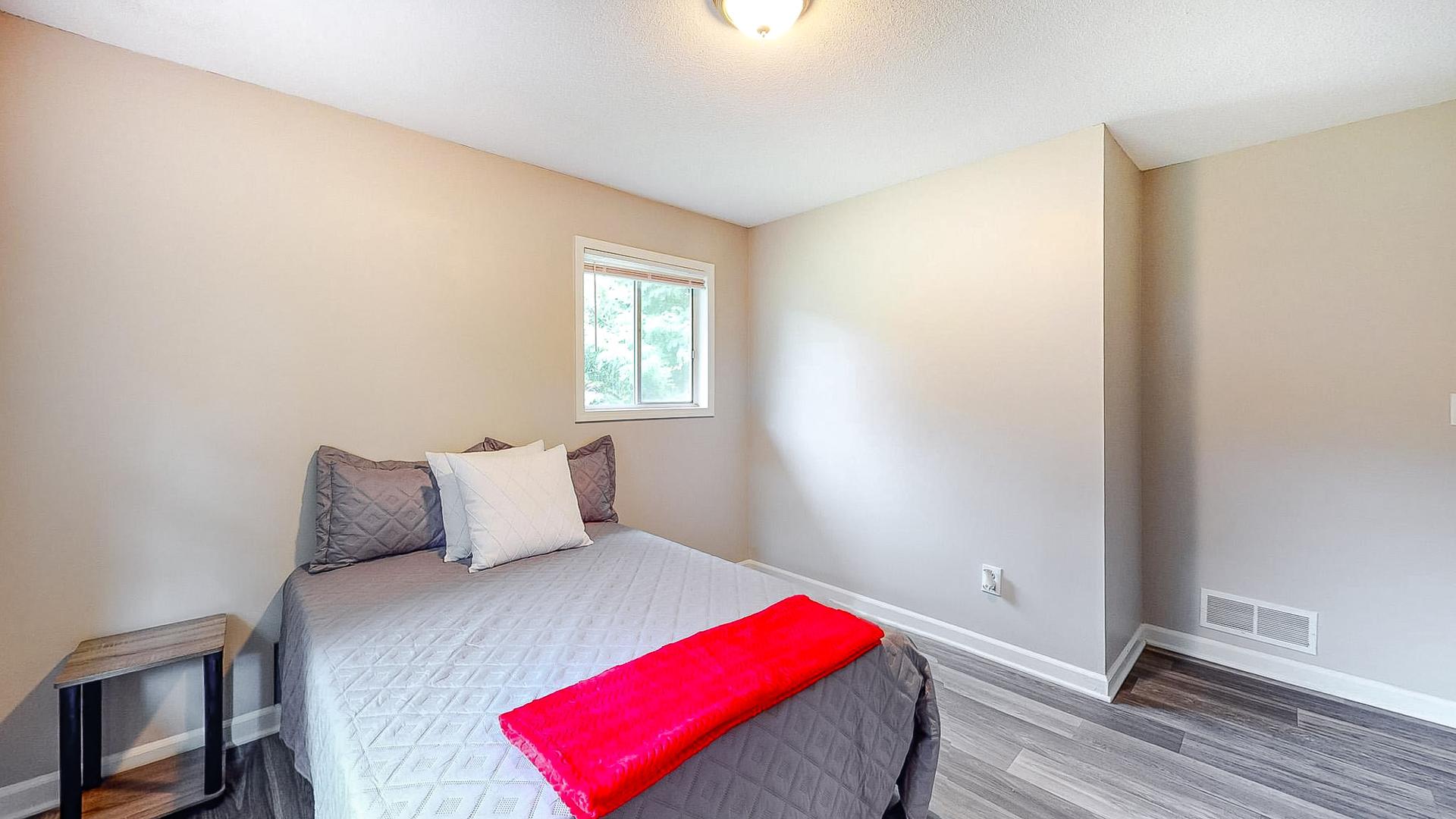 bedroom, detected: bed