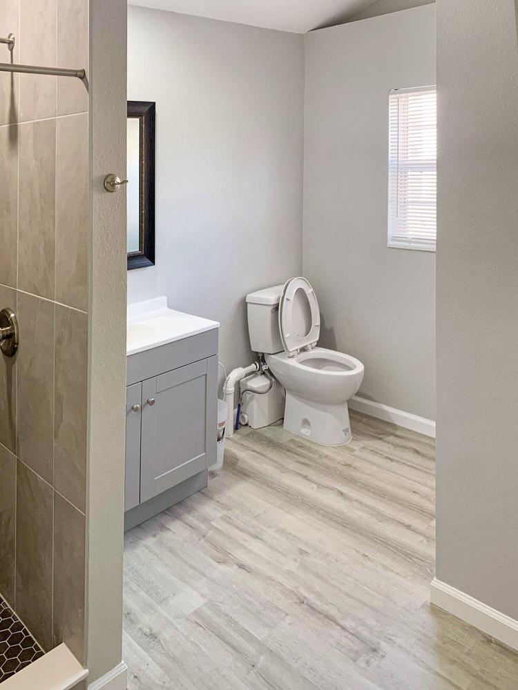Bathroom(s)