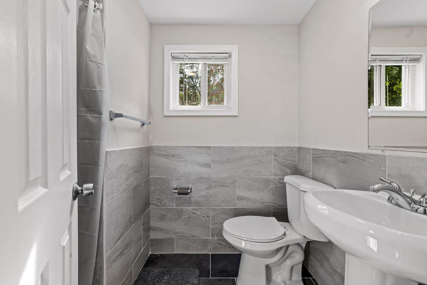 Bathroom(s)