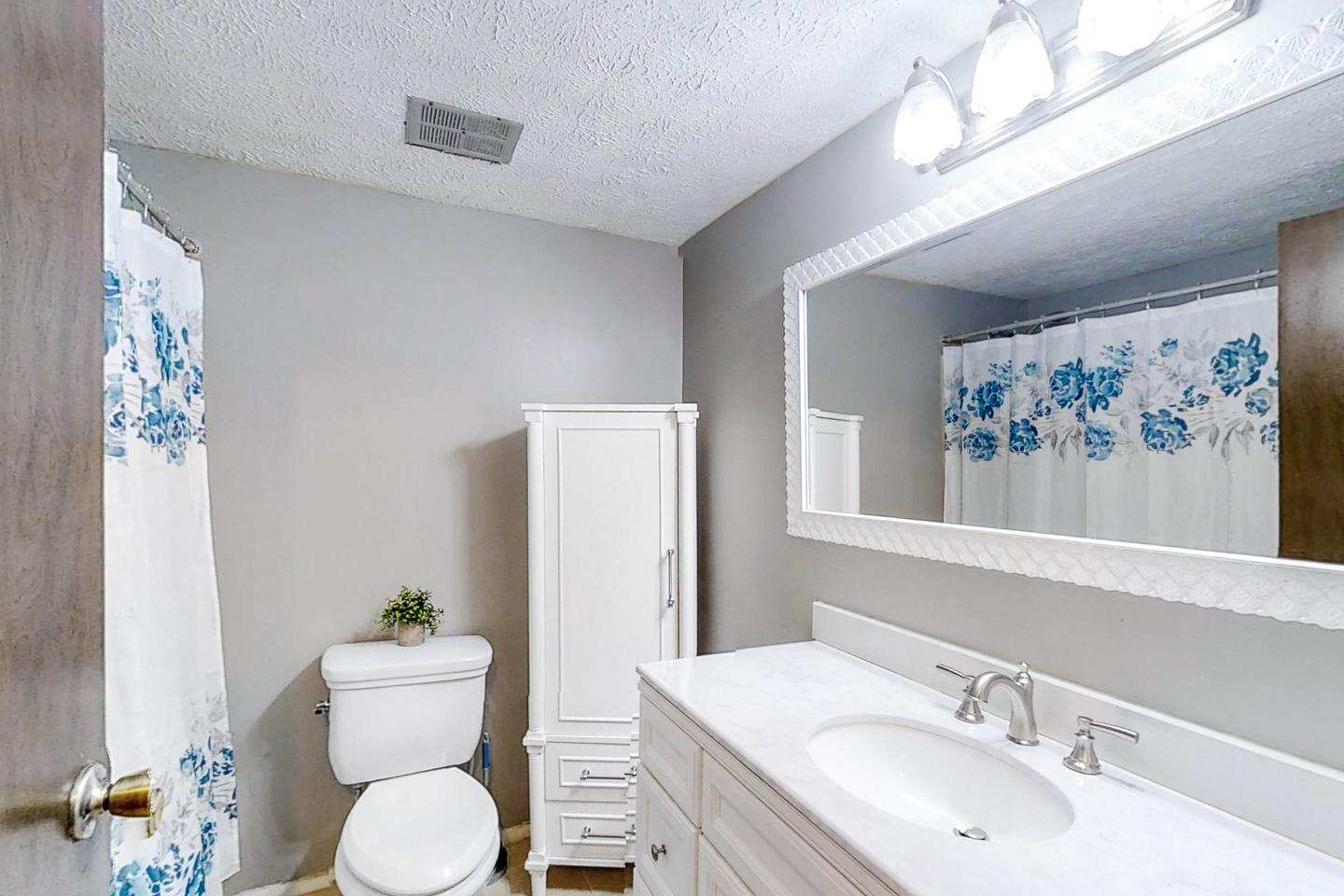 Bathroom(s)