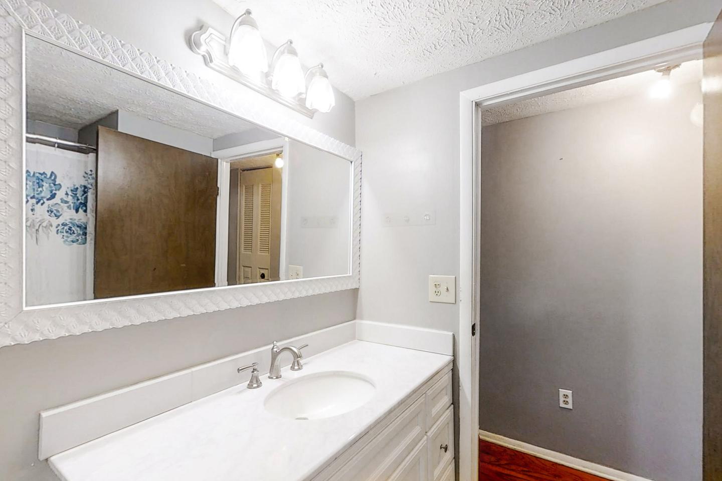 Bathroom(s)
