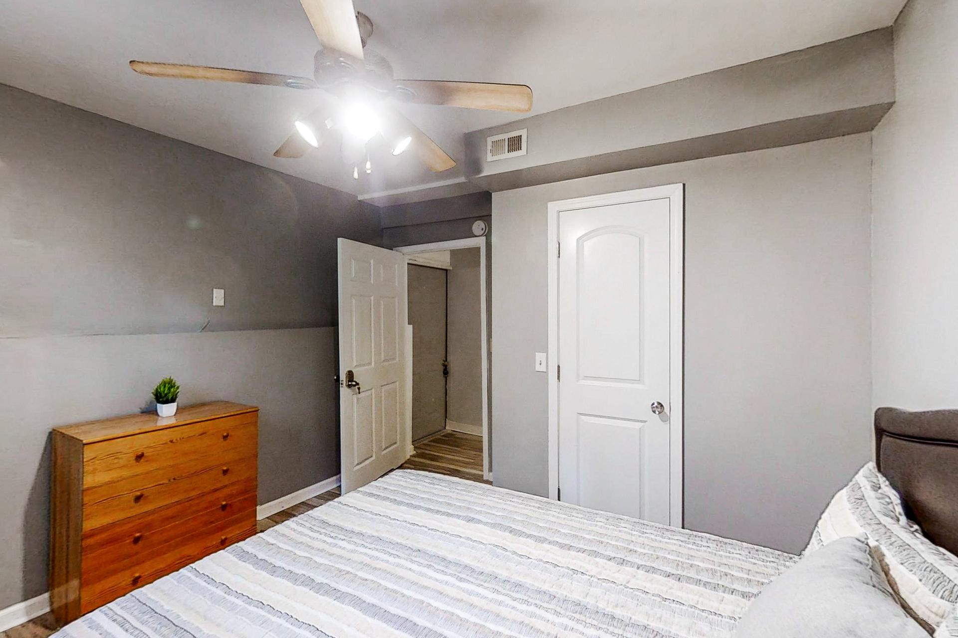 bedroom, detected: ceiling fan, bed