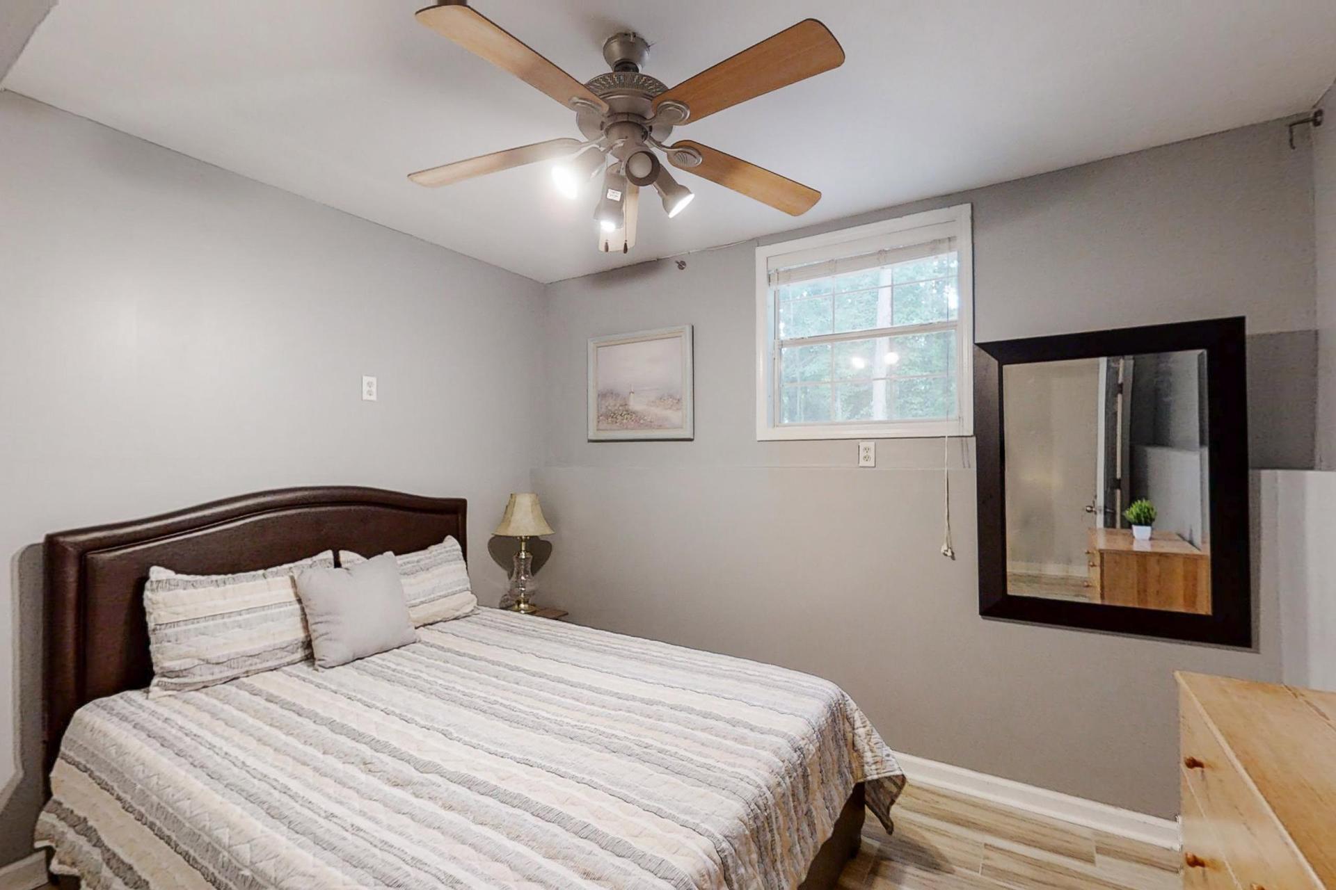 bedroom, detected: ceiling fan, window blind, bed