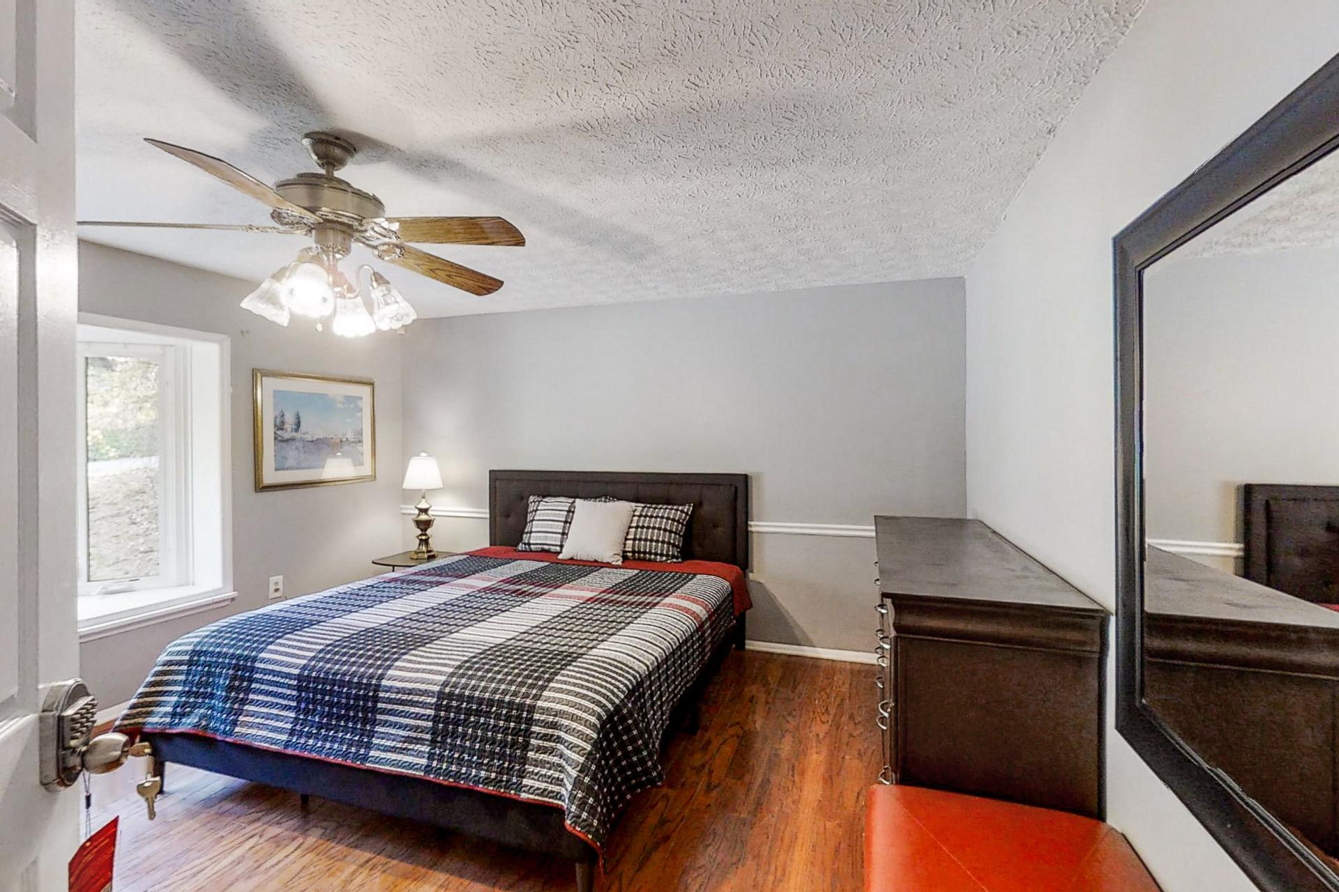 bedroom, detected: bed, ceiling fan, window blind