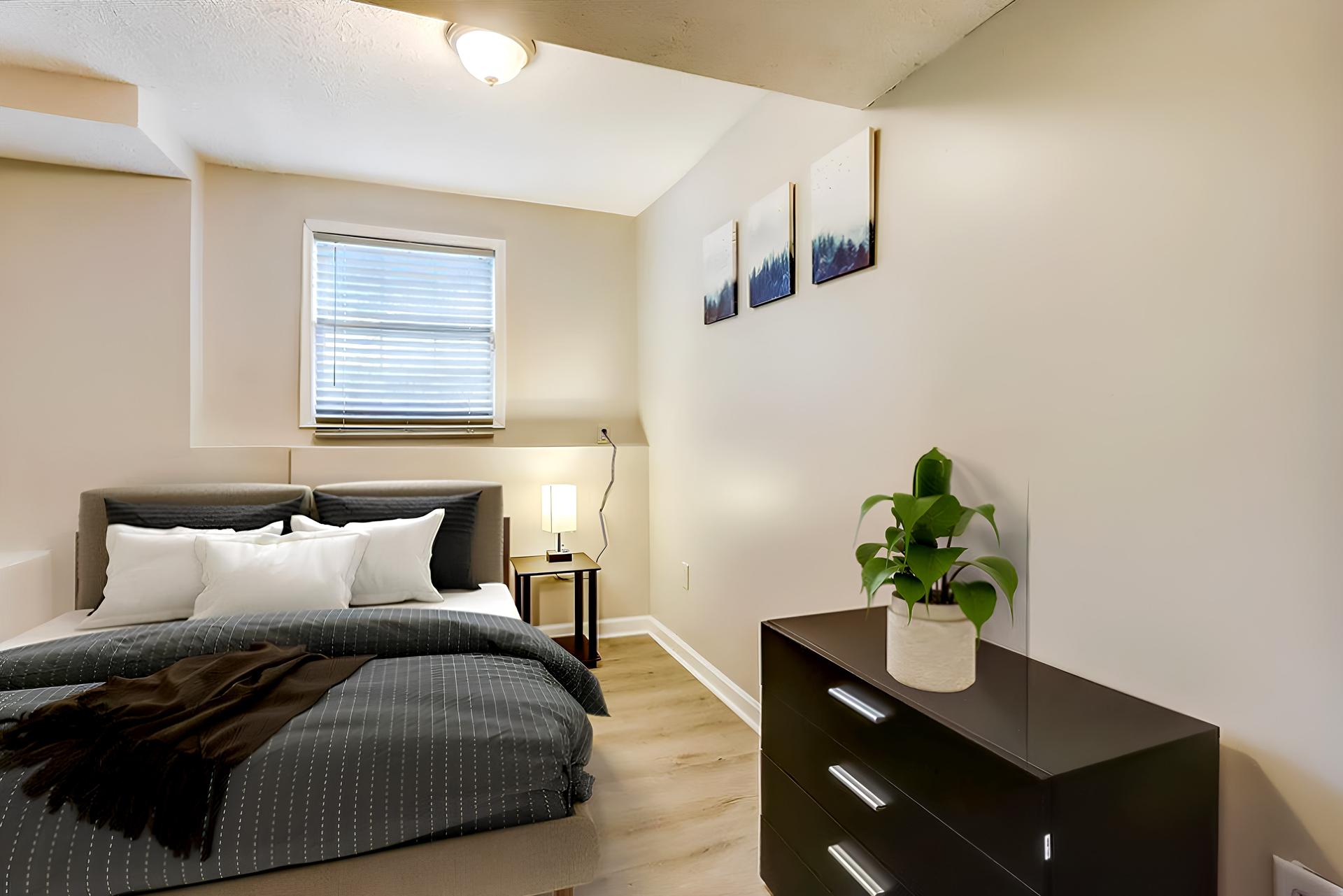 bedroom, detected: window blind, bed