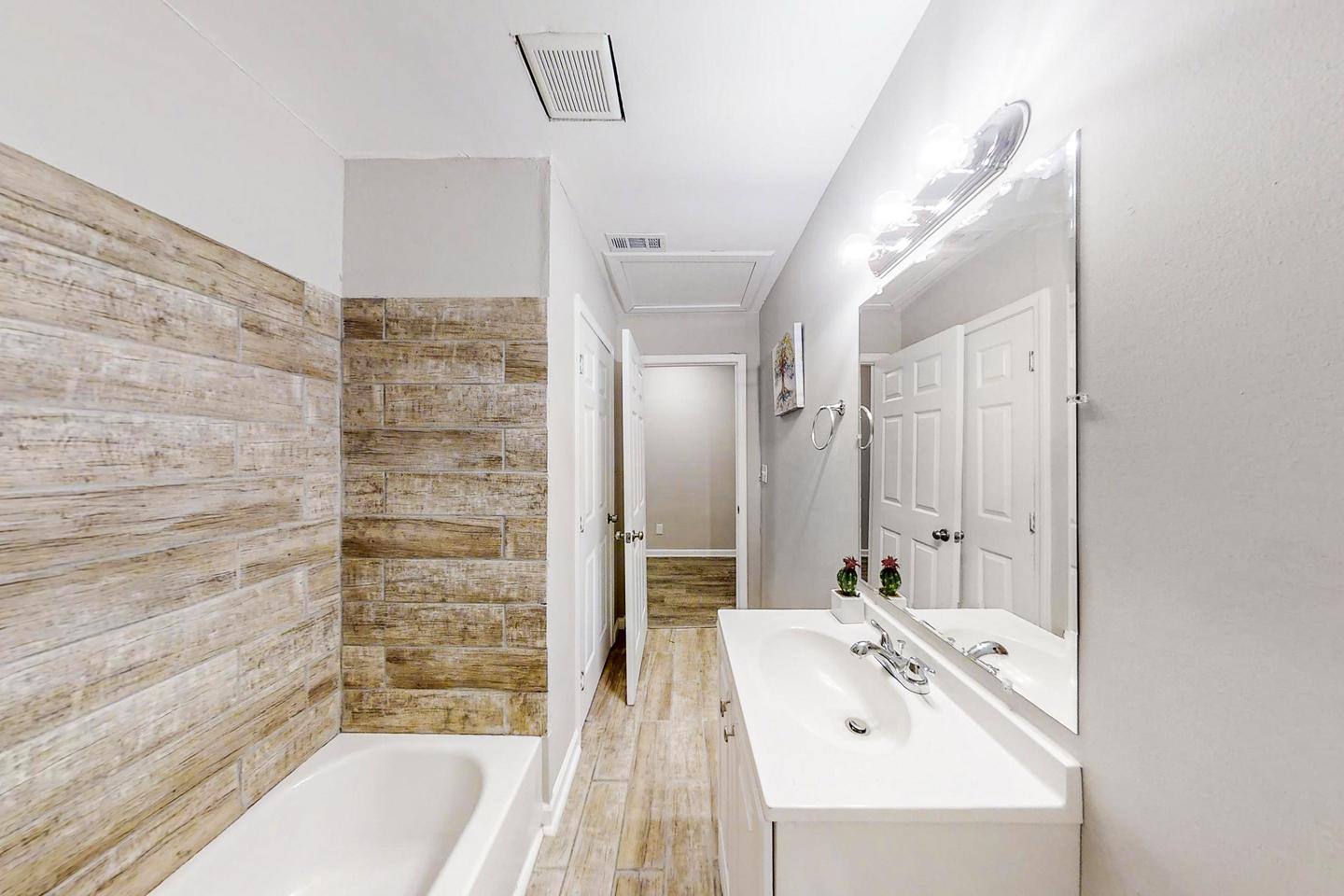 Bathroom(s)
