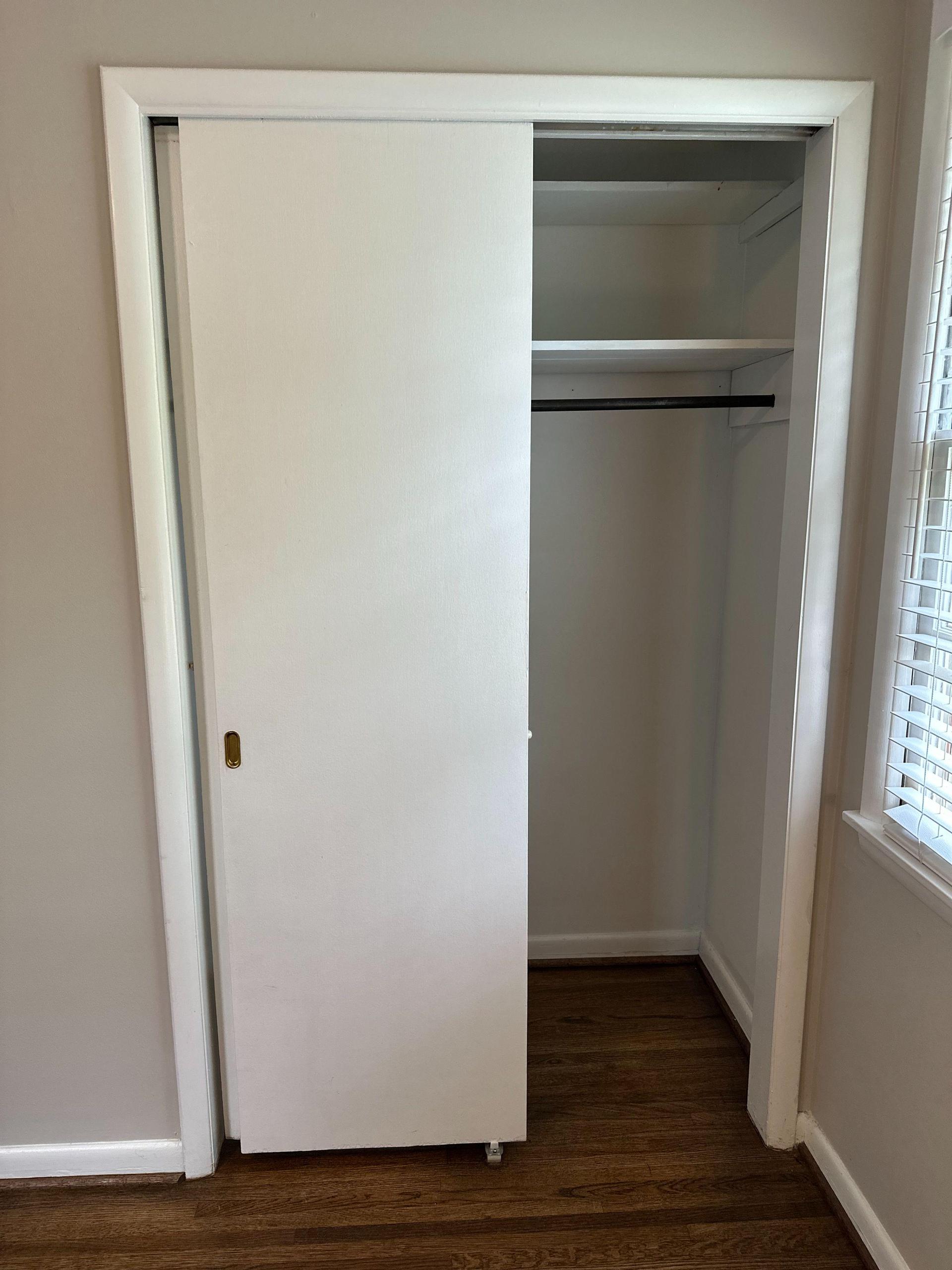 👕 Plenty of closet space for all your belongings.
