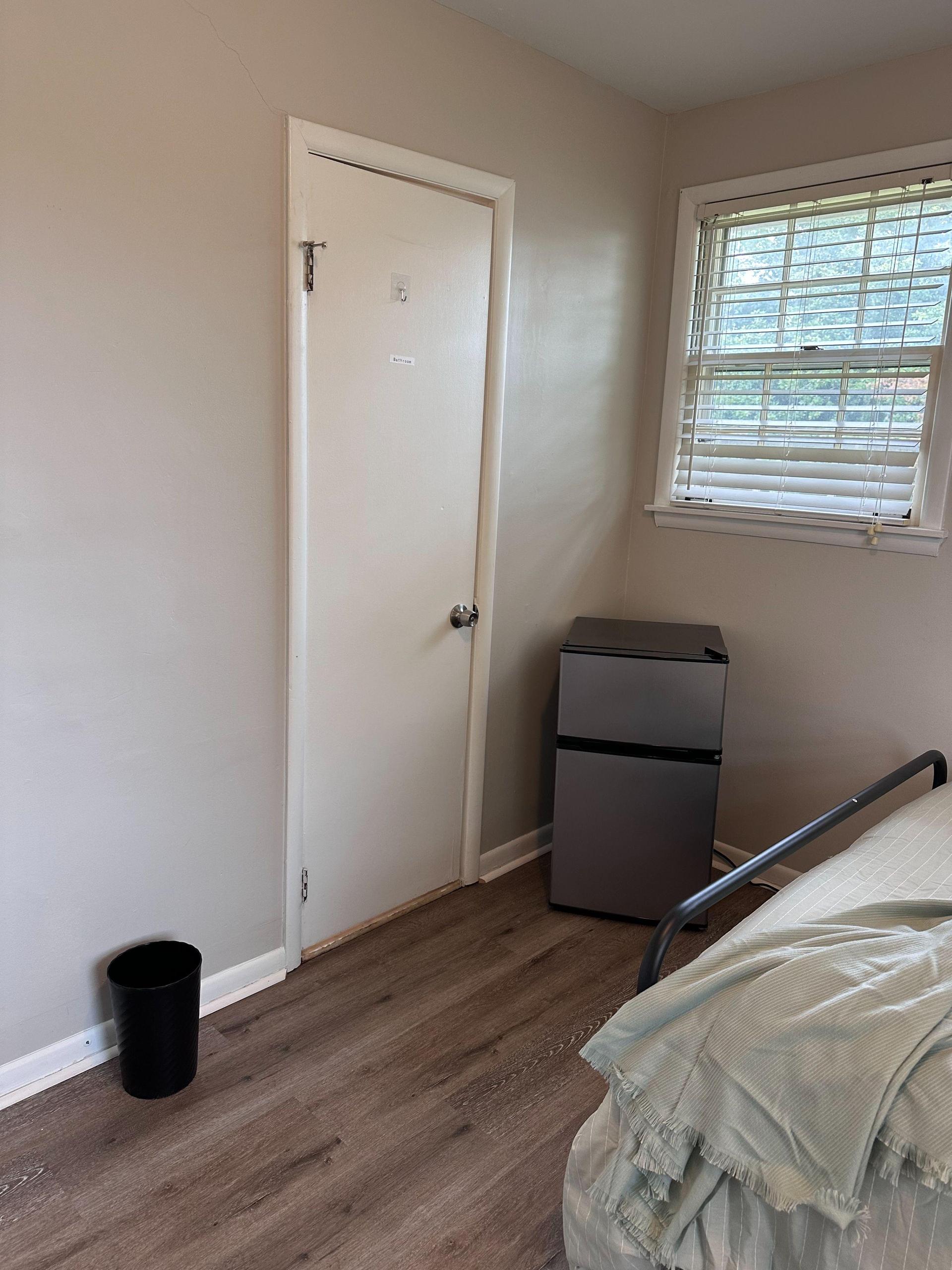 🧊 Refrigerator with freezer for fresh food & cold drinks. 🚪 Easy-access bathroom entrance for added convenience and comfort
