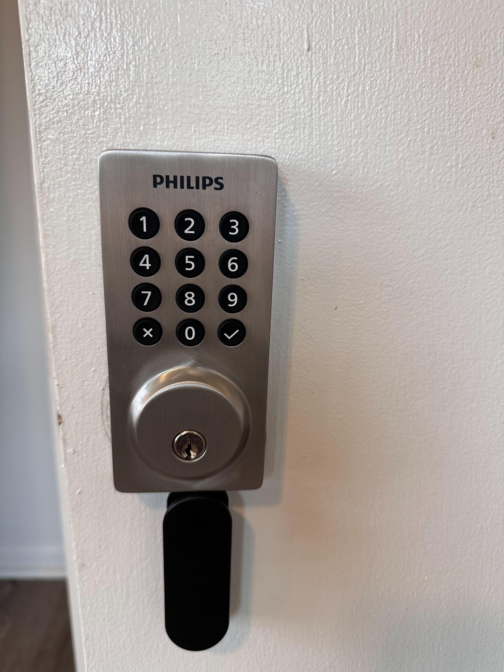 🔒 Smart Wi-Fi locks for easy and secure access.