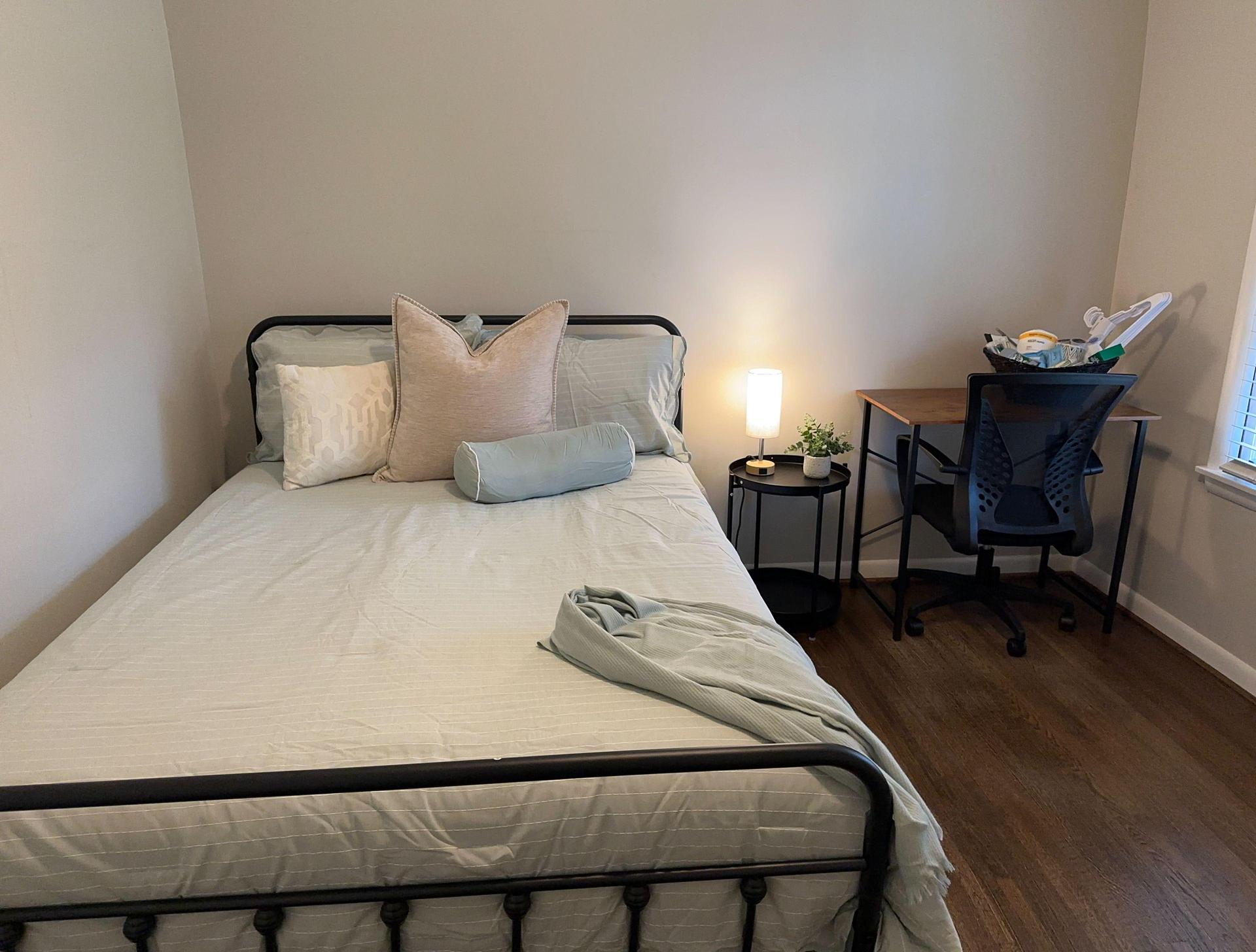 🛏️ Modern room with a memory foam full-size bed, 🧊 refrigerator, and 🪞 Jack & Jill bathroom access for convenience.