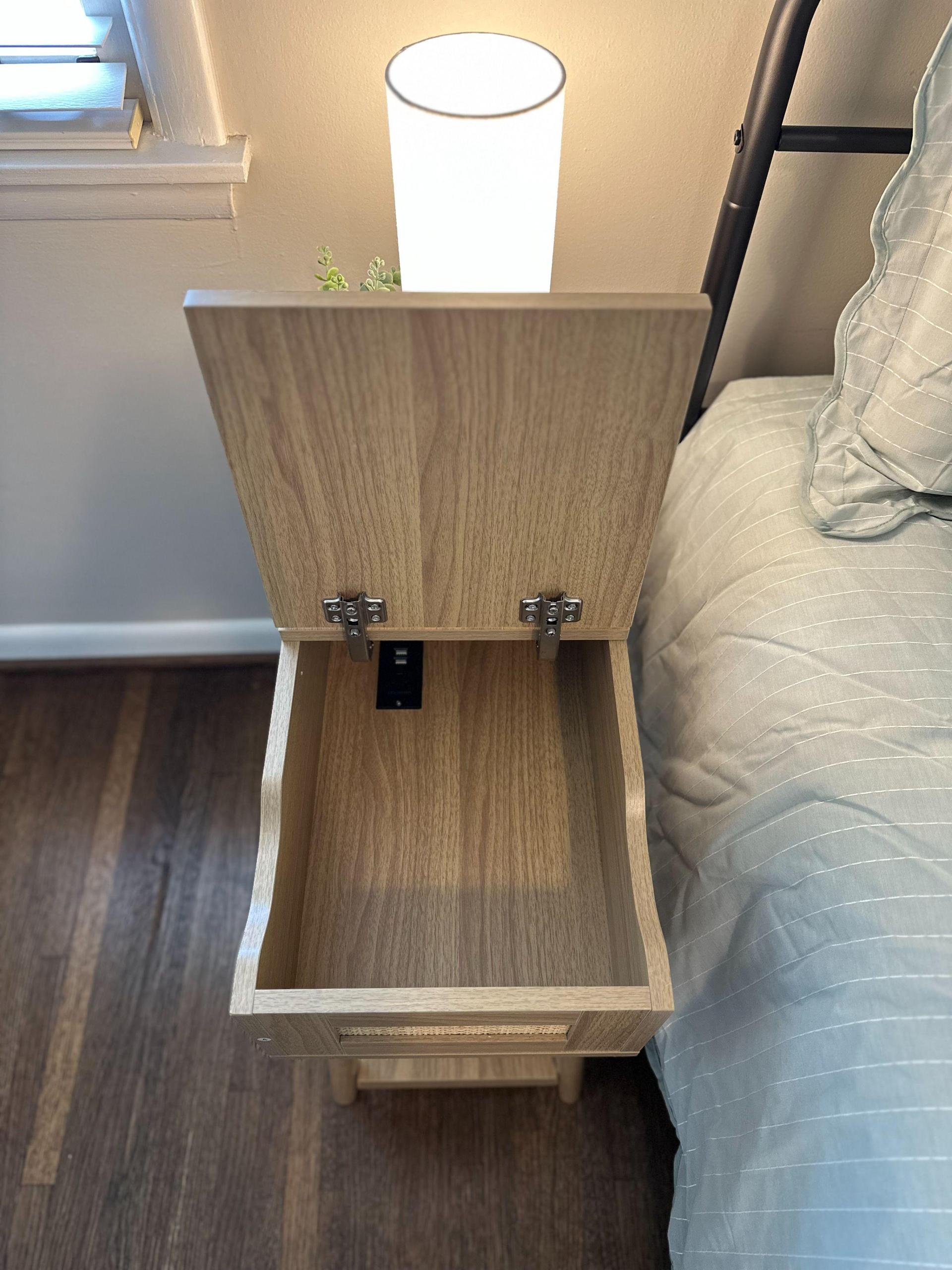 💡 Touch-screen lamp with dimmed lighting options and 🛏️ bedside table with storage.
