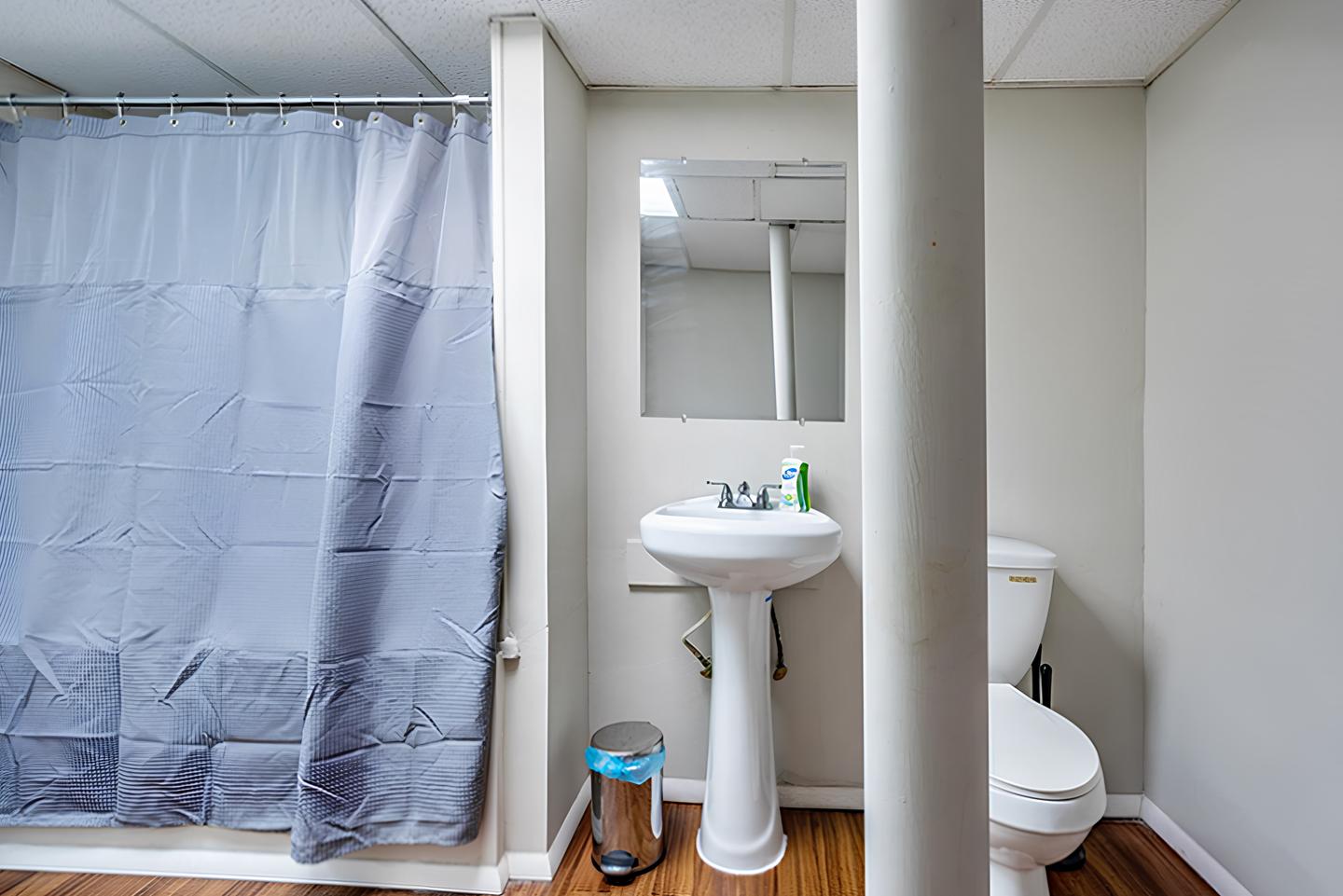Bathroom(s)