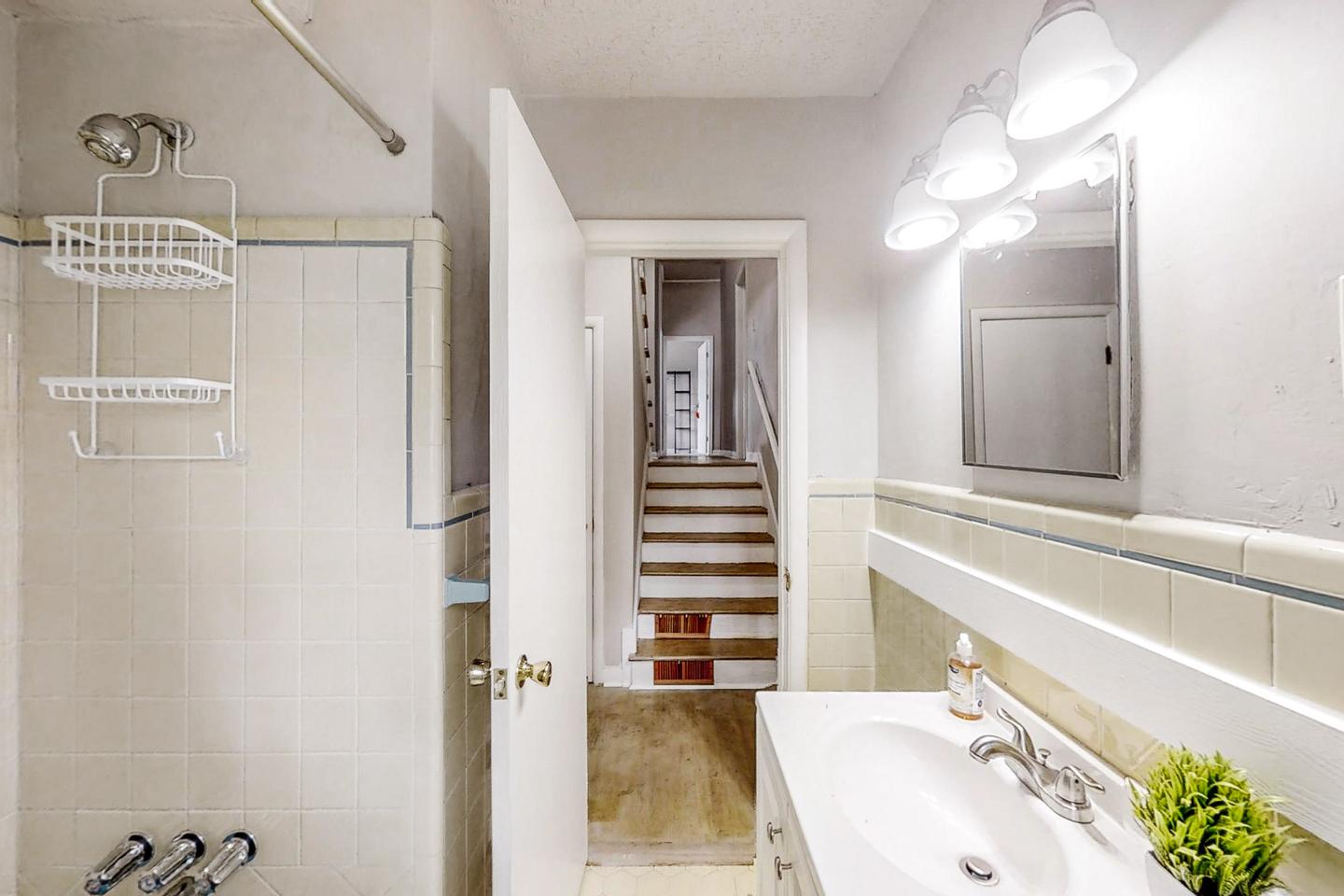 Bathroom(s)