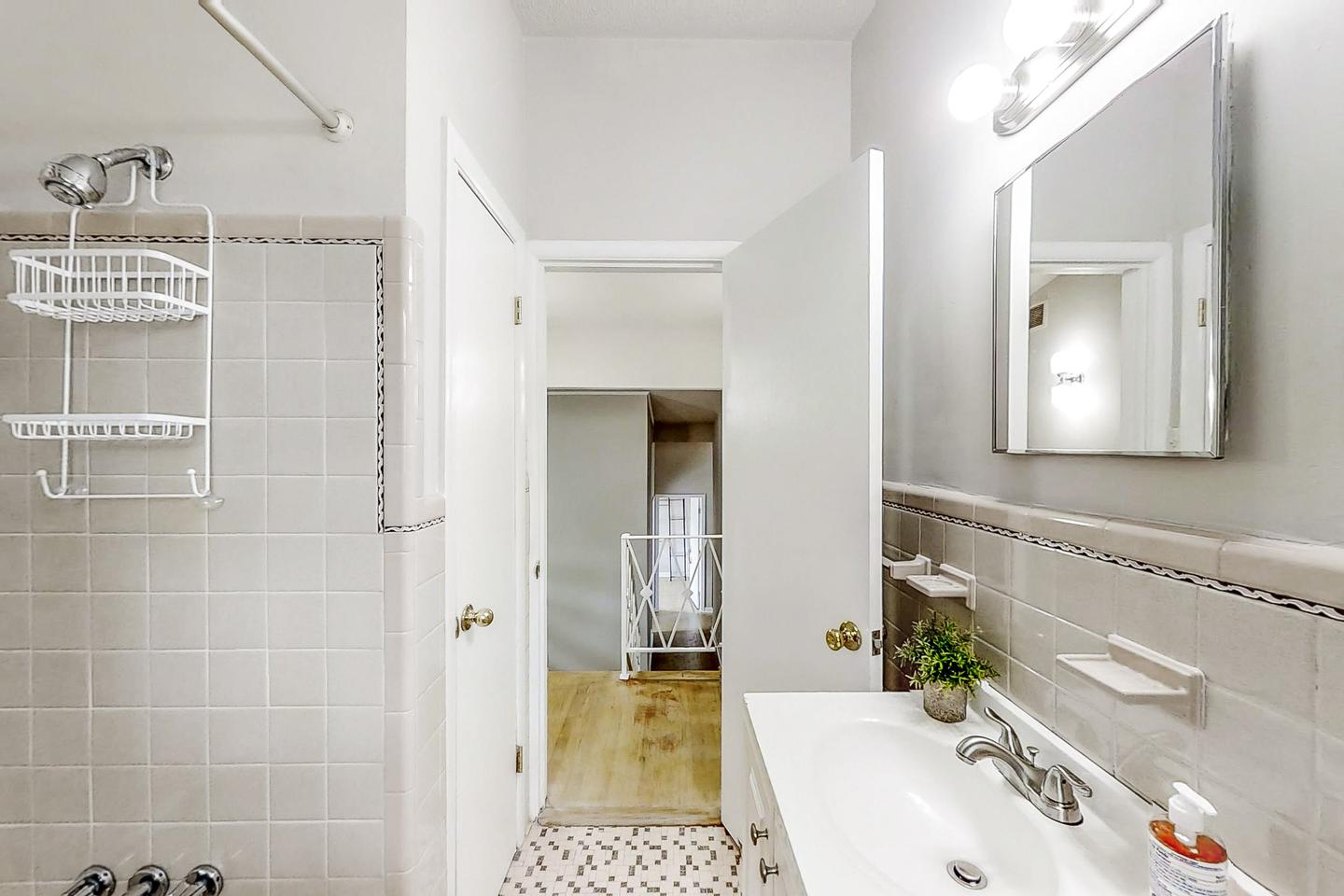 Bathroom(s)
