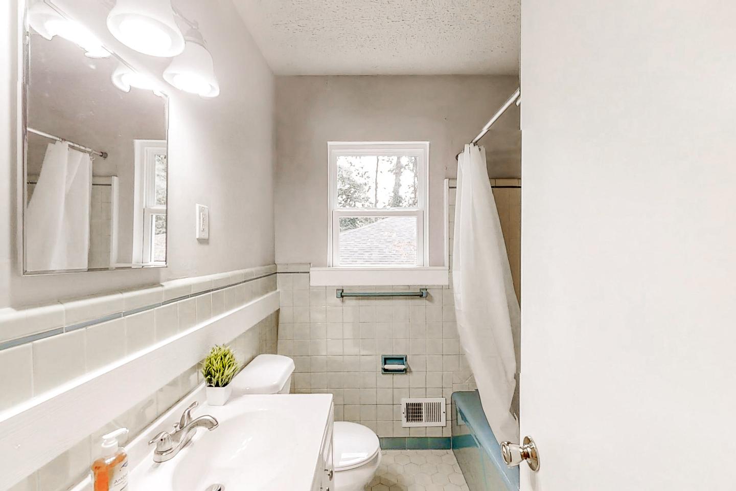 Bathroom(s)