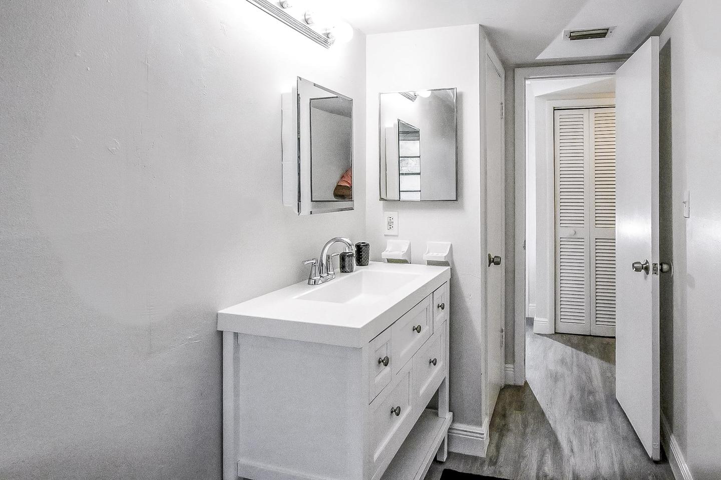 Bathroom(s)