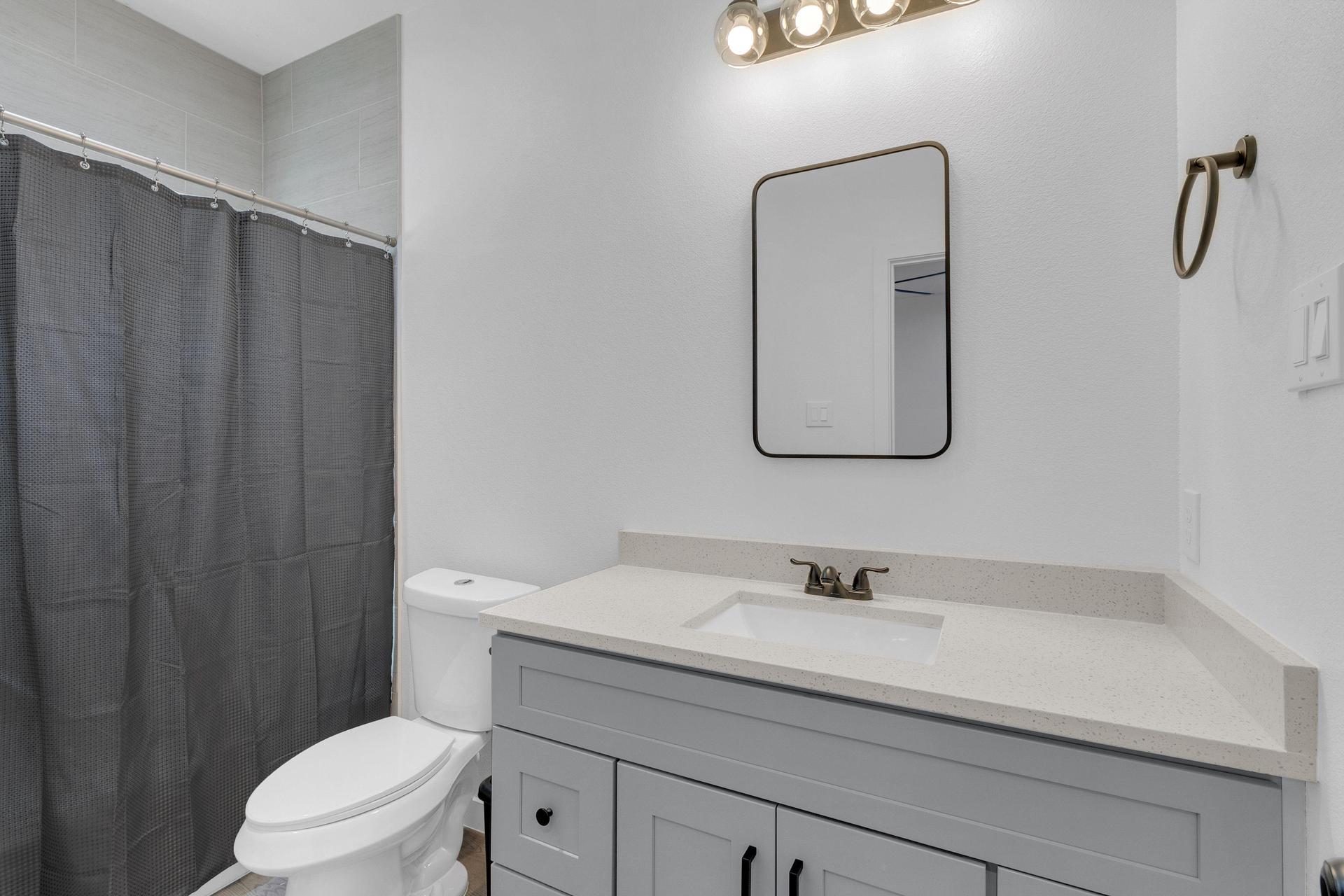 Private Ensuite Full Bathroom