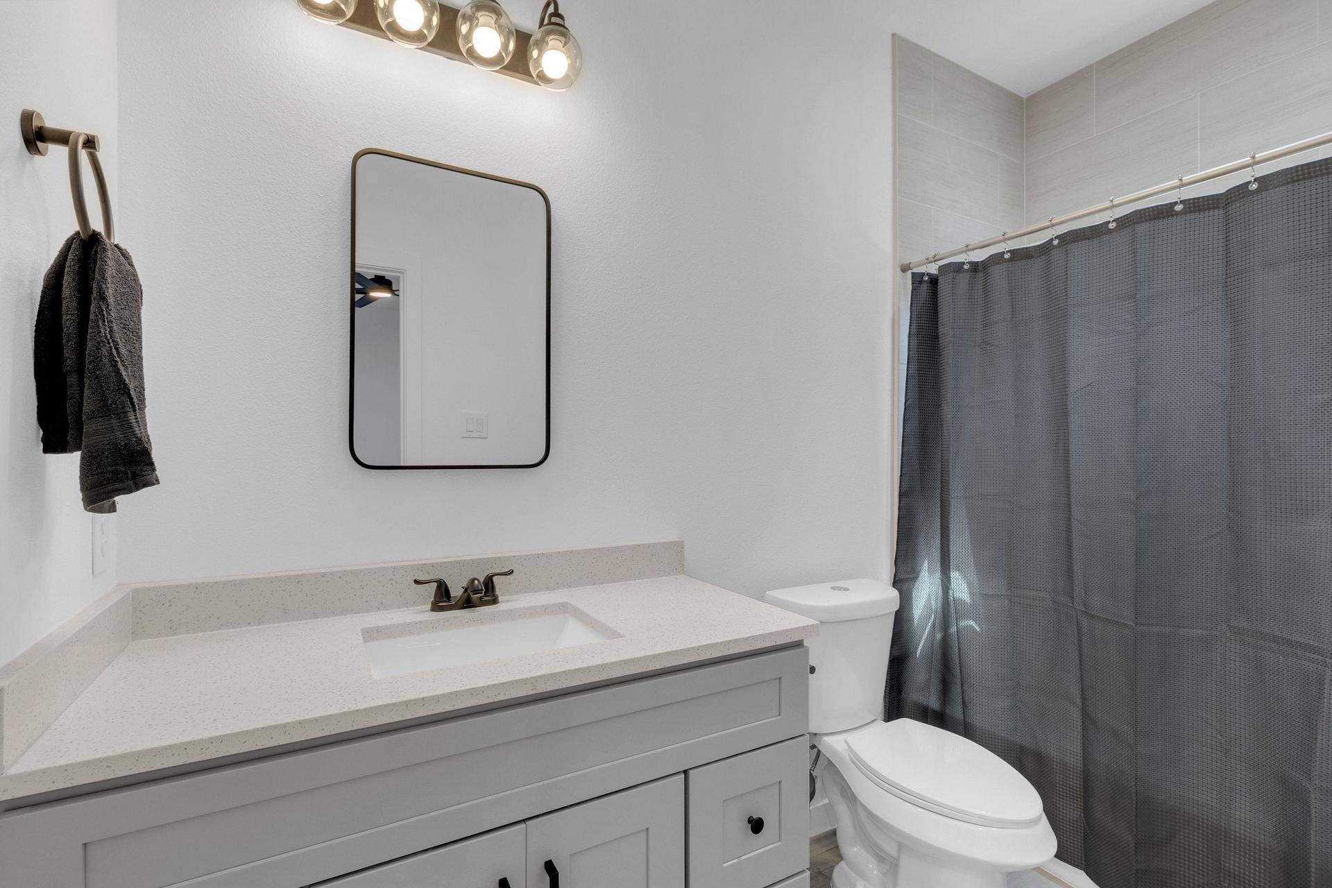 Private Ensuite Full Bathroom