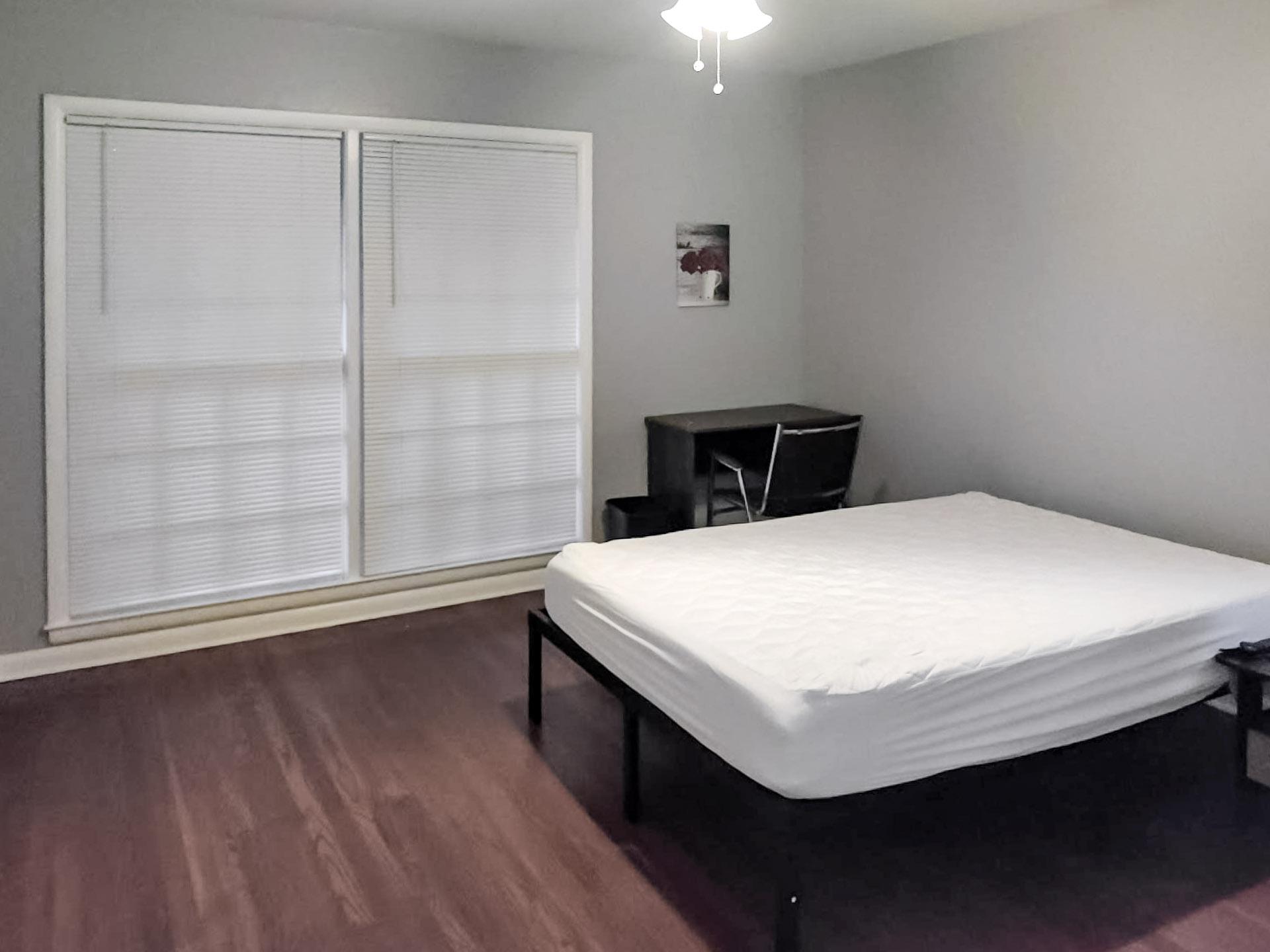 bedroom, detected: ceiling fan, window blind, bed