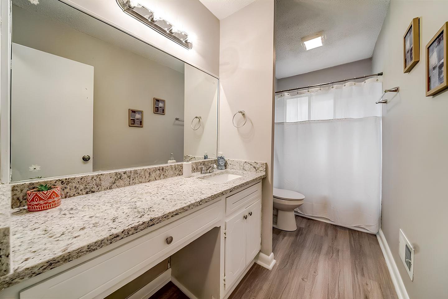 Bathroom(s)