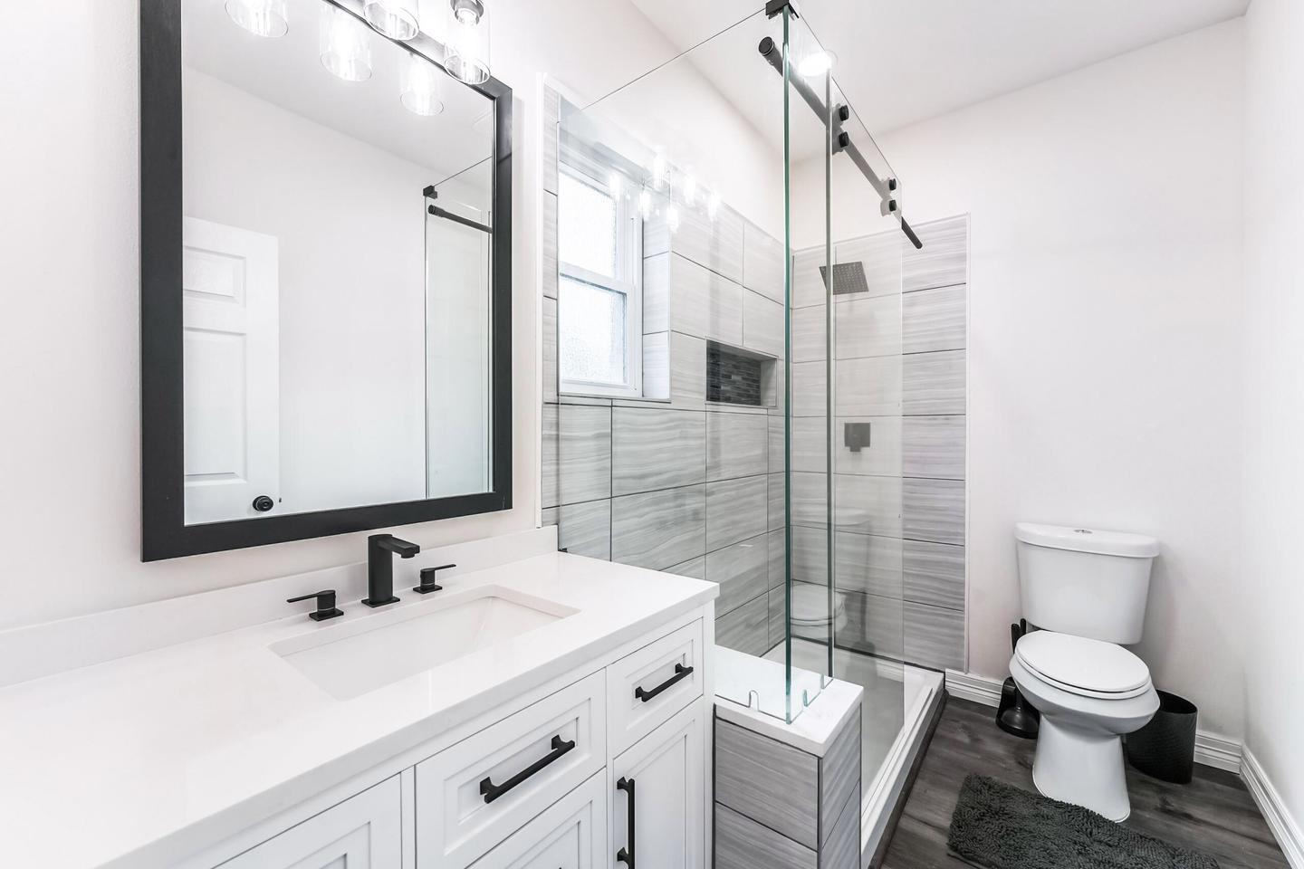 Bathroom(s)
