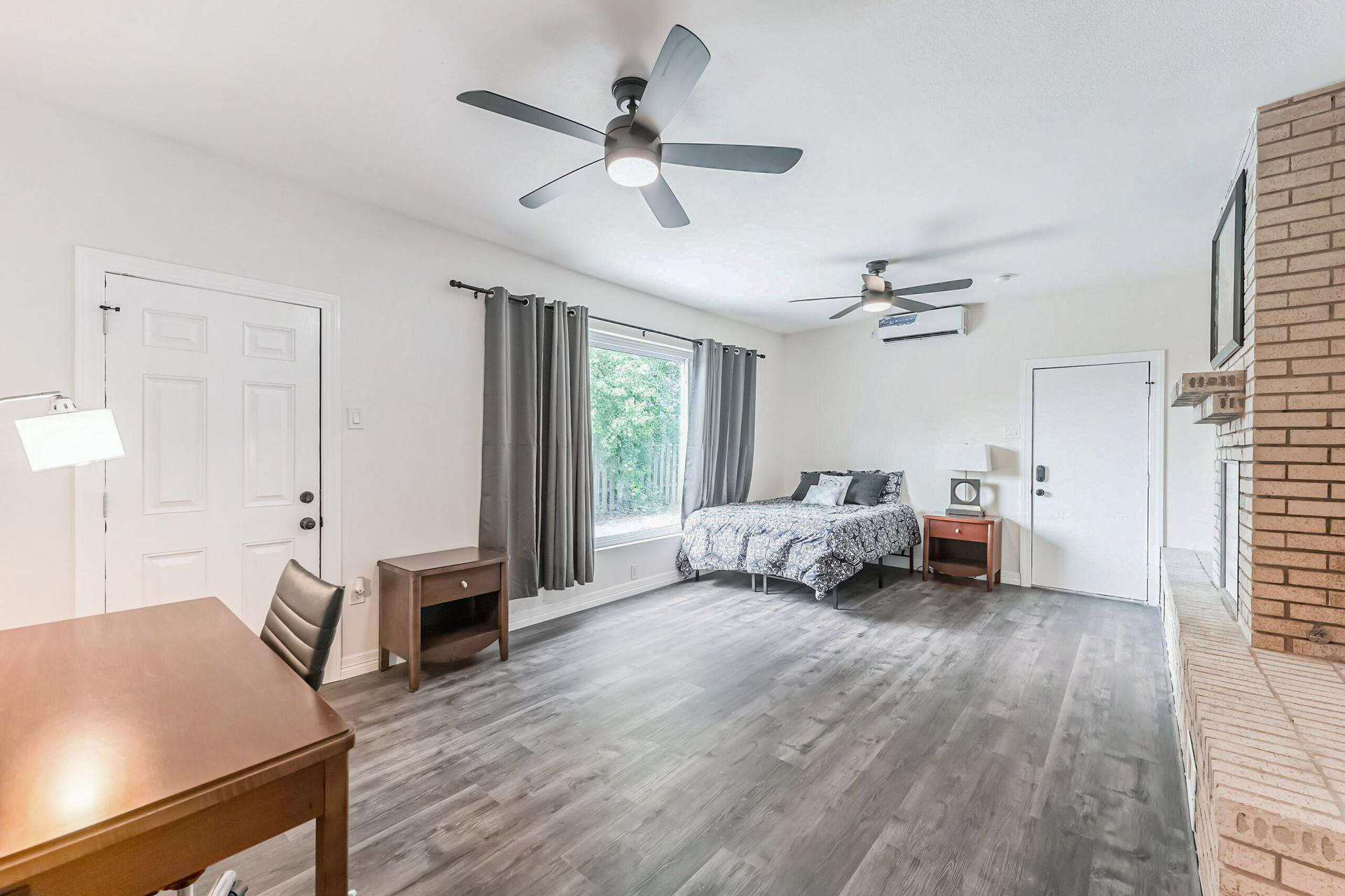 bedroom, detected: ceiling fan, window blind