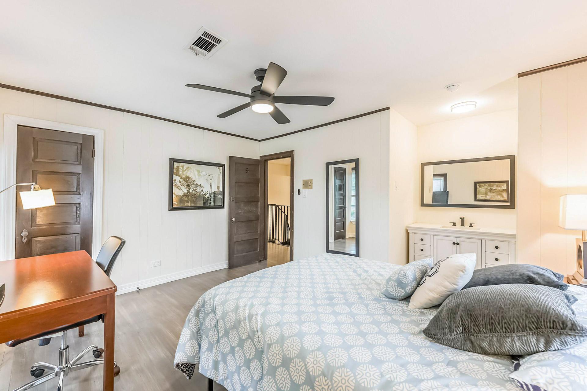 bedroom, detected: ceiling fan, bed