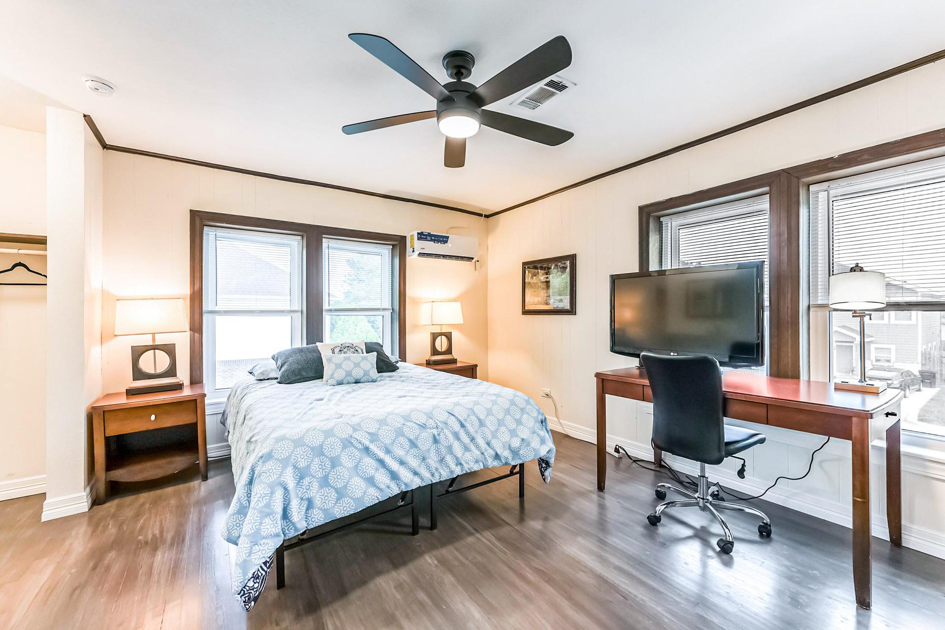 bedroom, detected: ceiling fan, window blind, bed