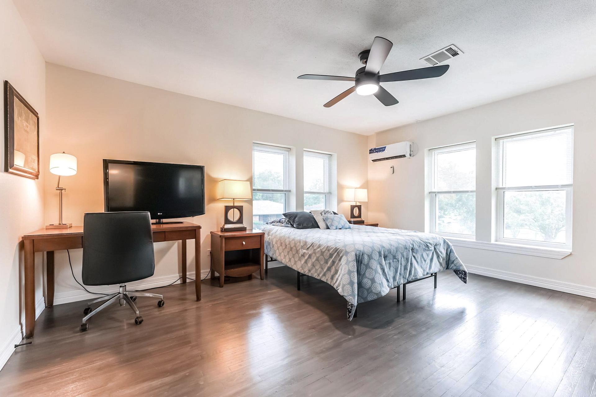 bedroom, detected: ceiling fan, window blind, bed