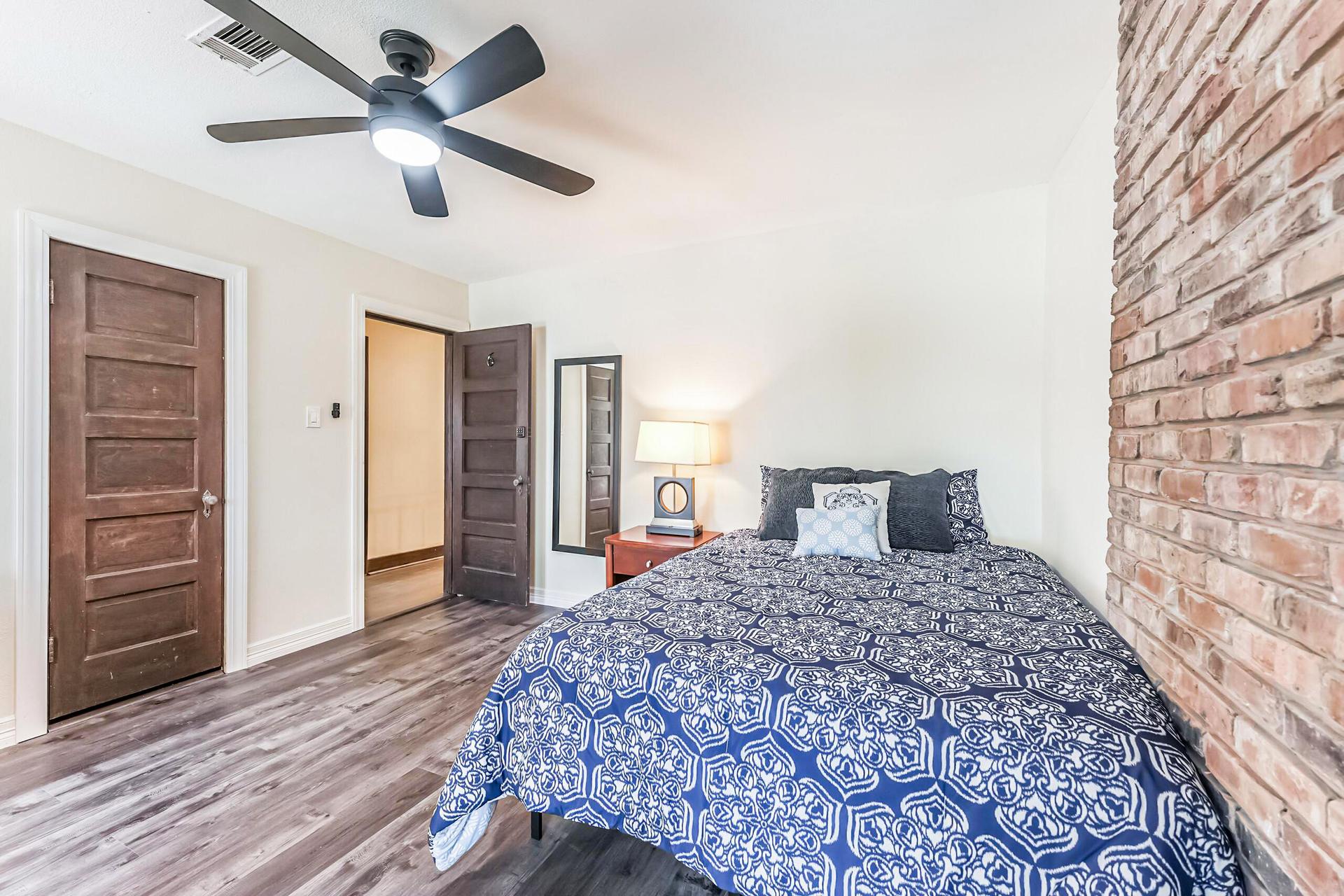 Ceiling fan with remote. Room includes a non-smart TV (need your favorite USB device for streaming to attach)