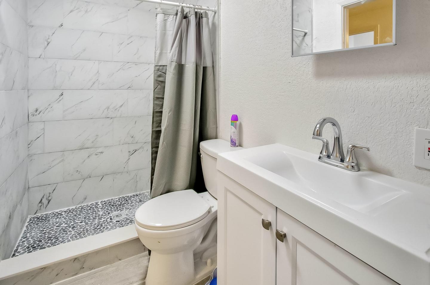 Bathroom(s)