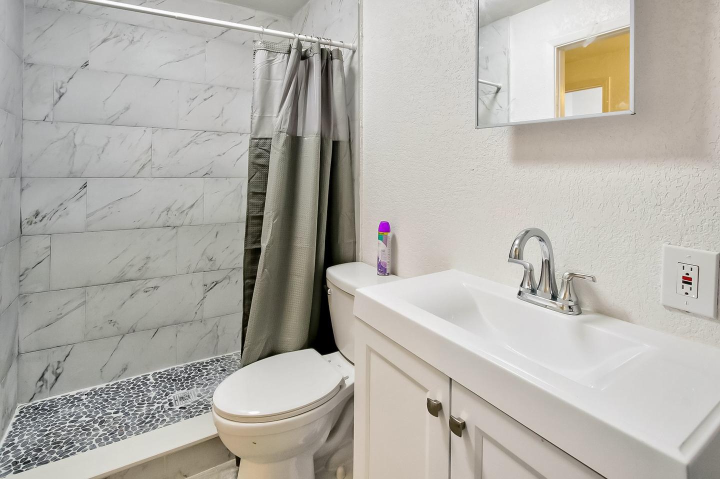 Bathroom(s)
