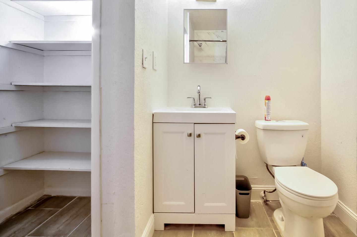 Bathroom(s)