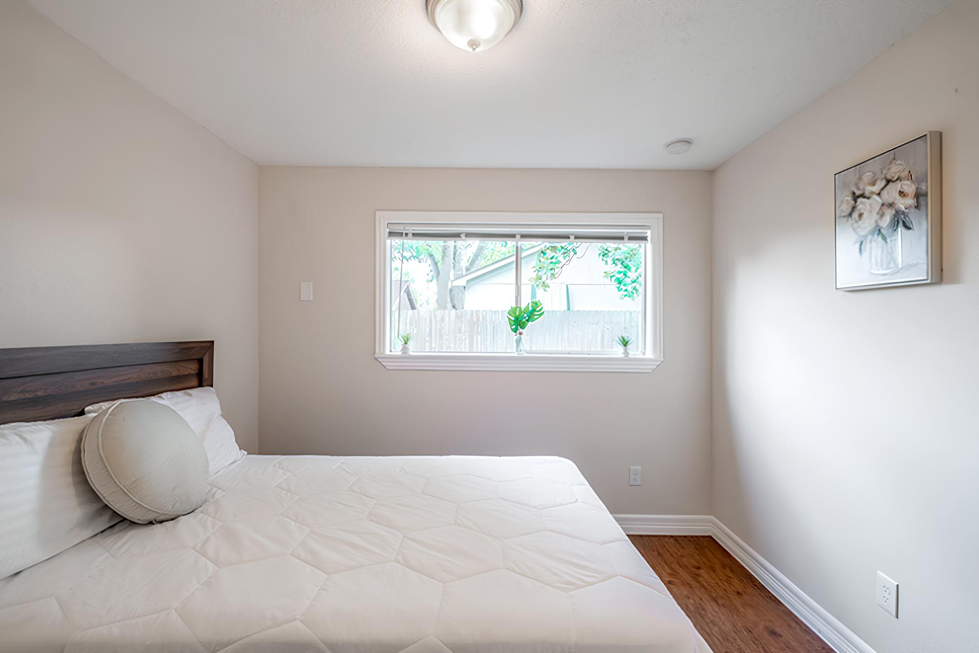 bedroom, detected: bed, window blind