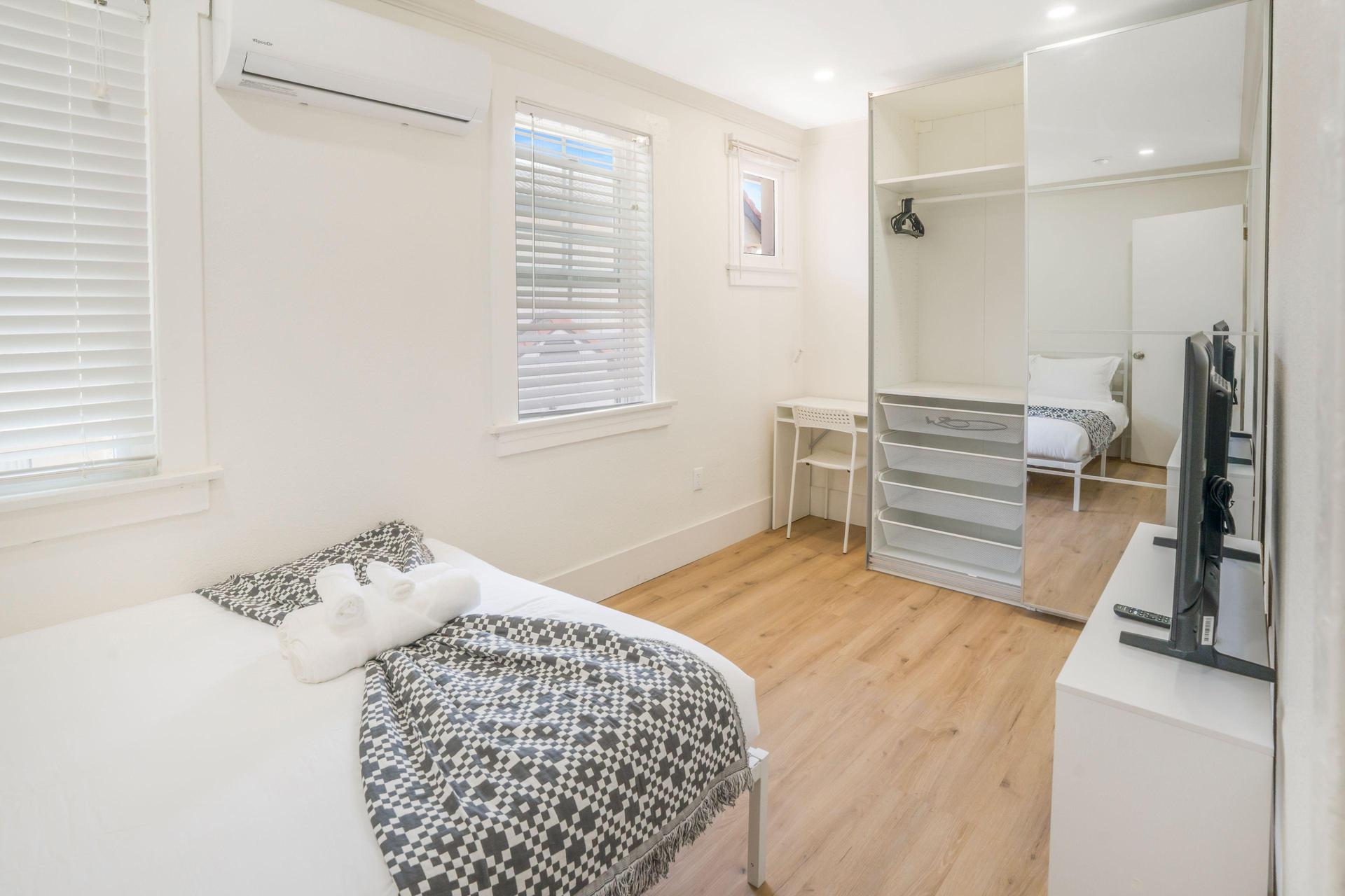 Workspace, Closet