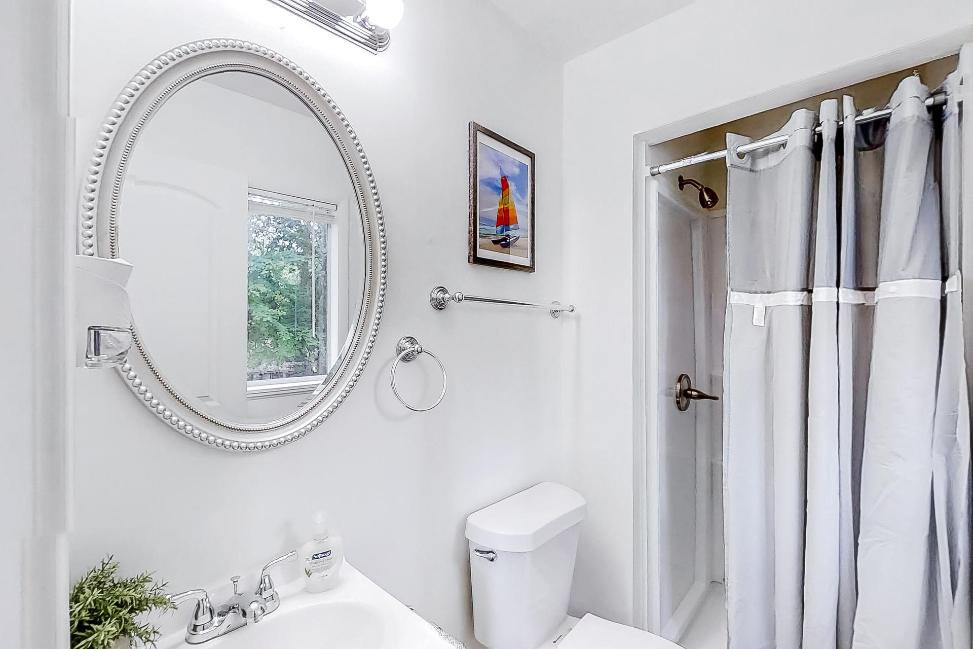 bathroom, detected: bathtub