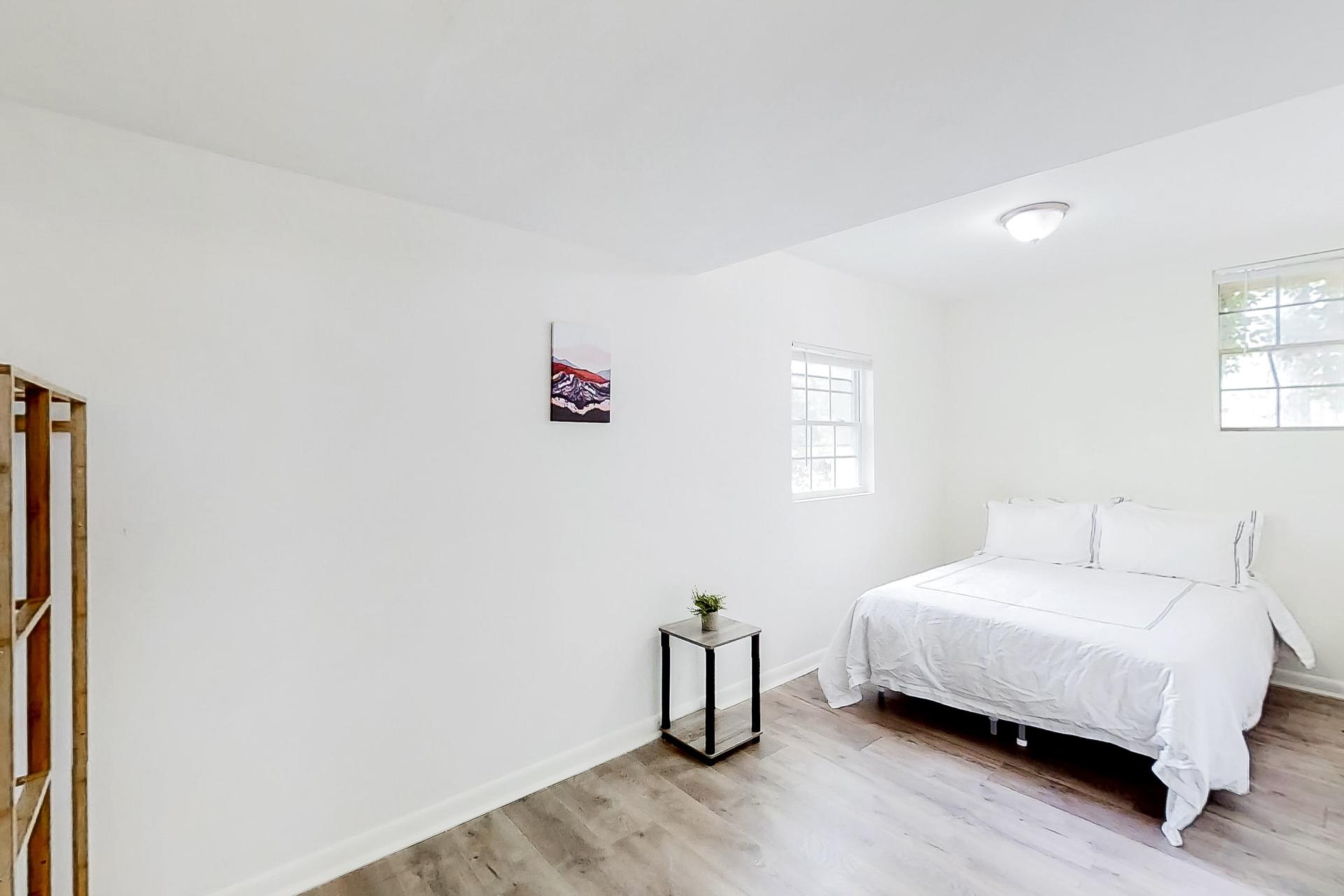 bedroom, detected: window blind, bed