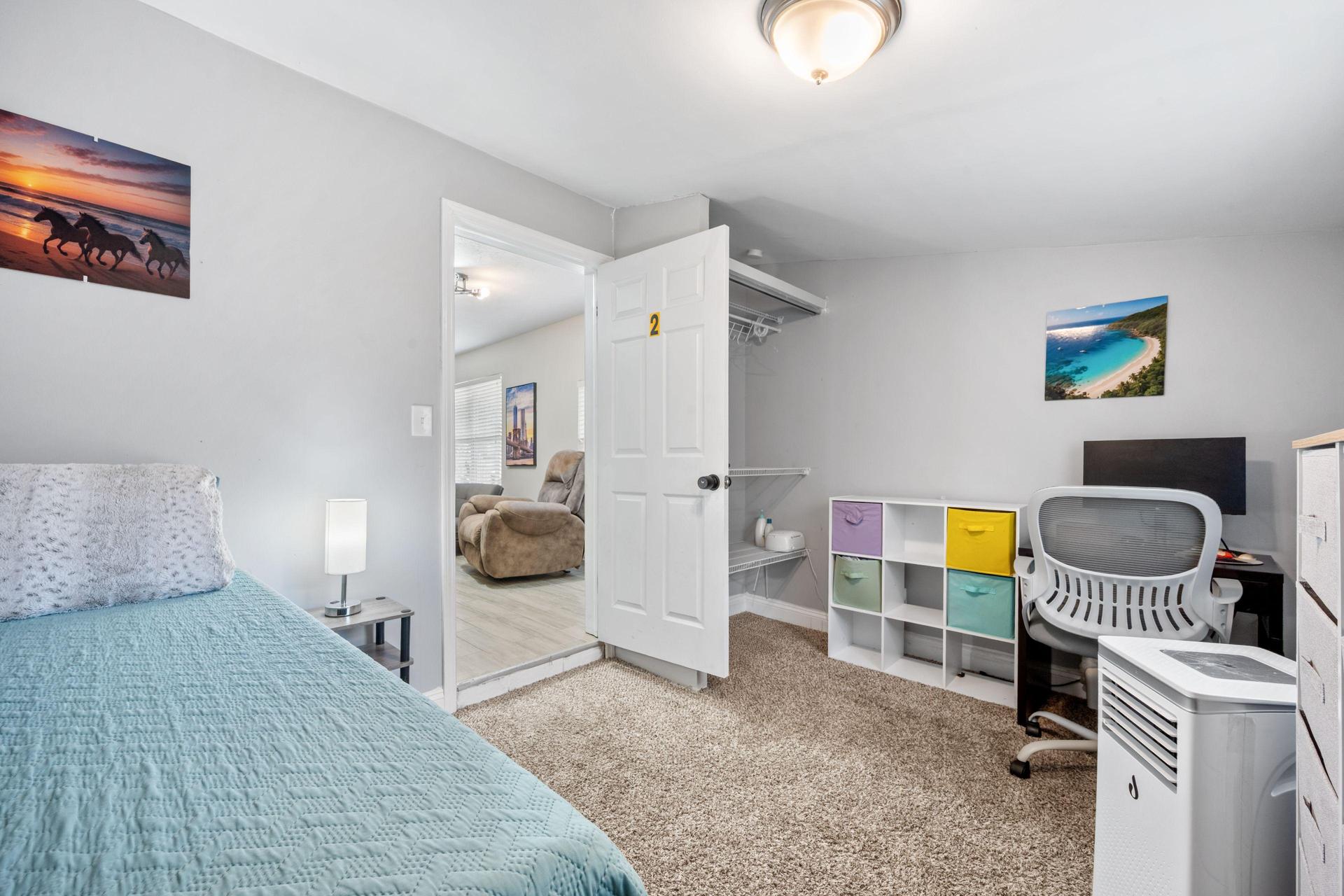 Room 2 – Cozy with Desk & Storage