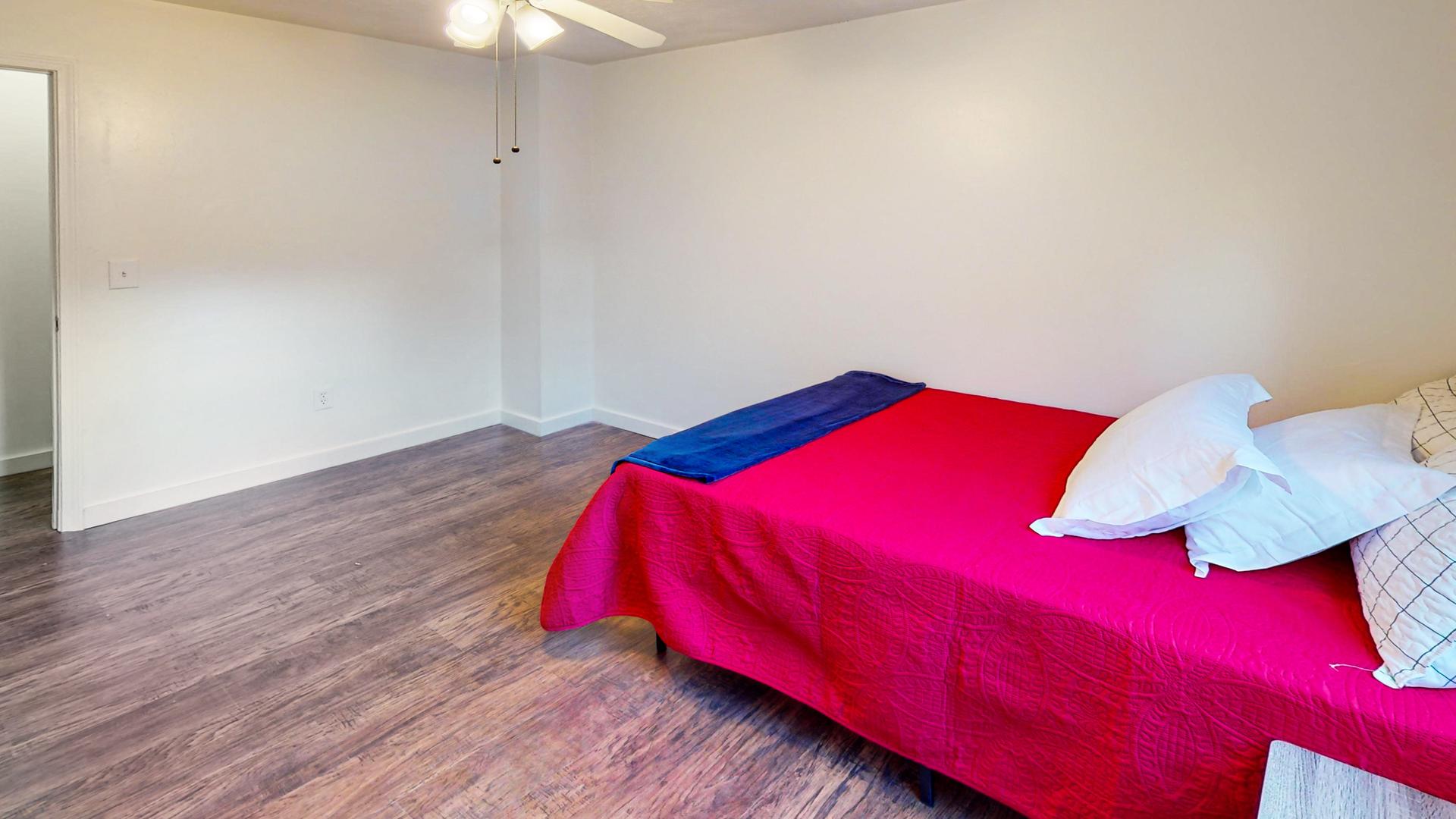 bedroom, detected: ceiling fan, bed