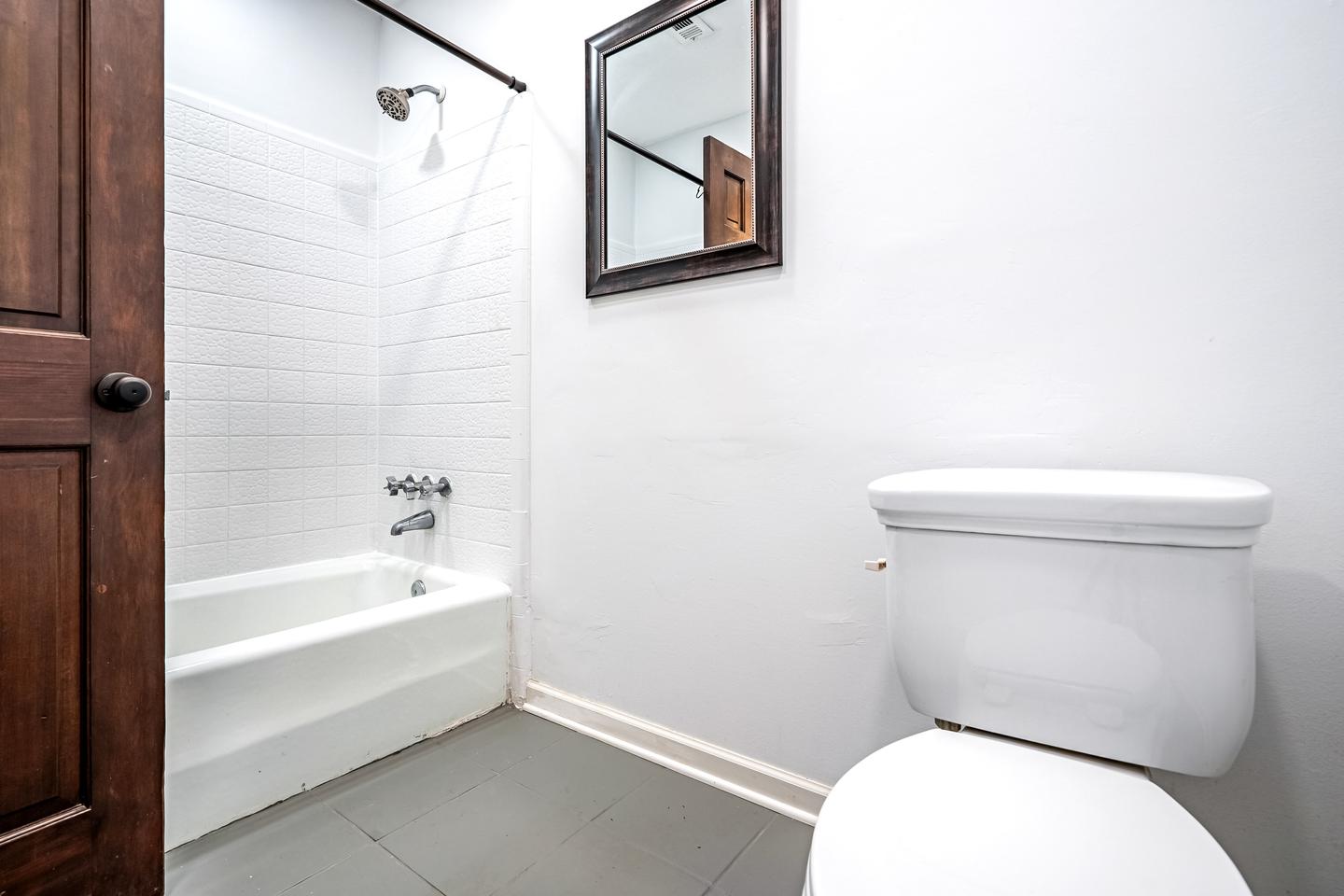 Bathroom(s)