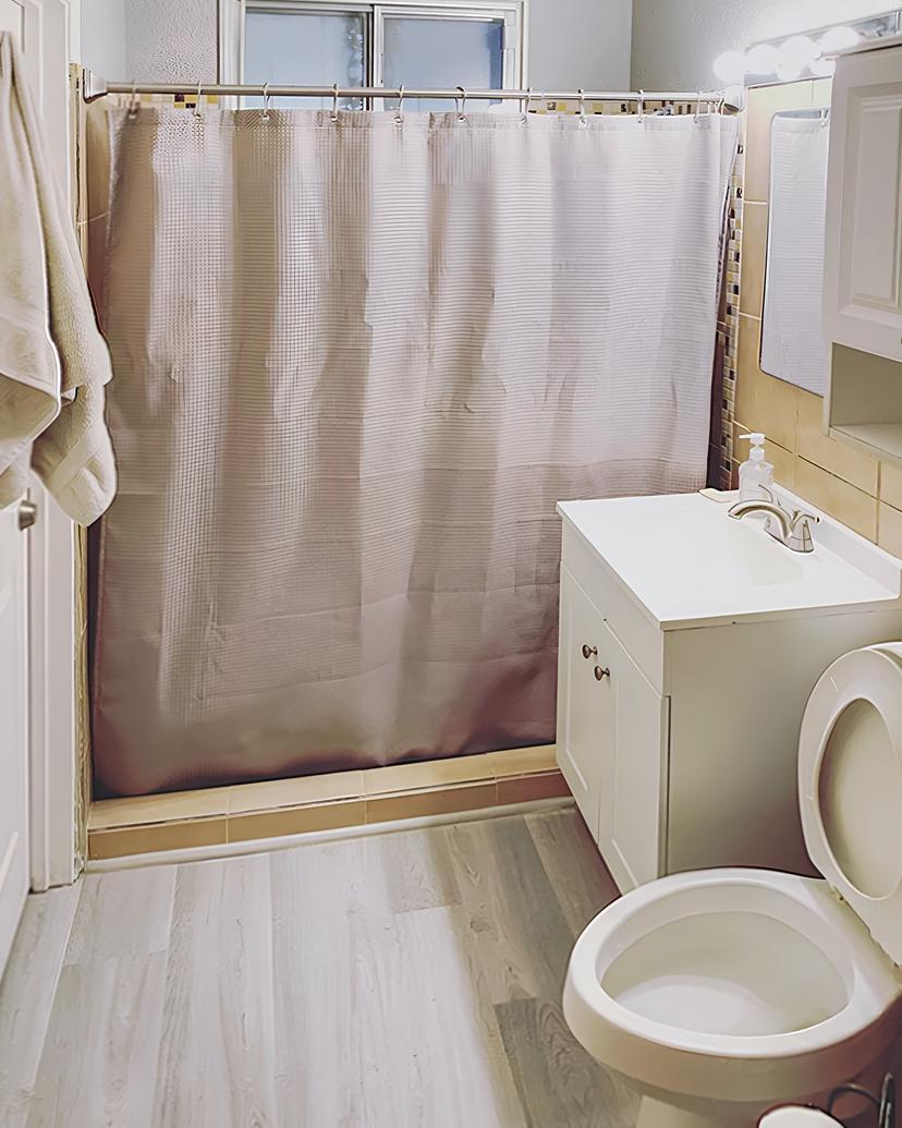 Bathroom(s)
